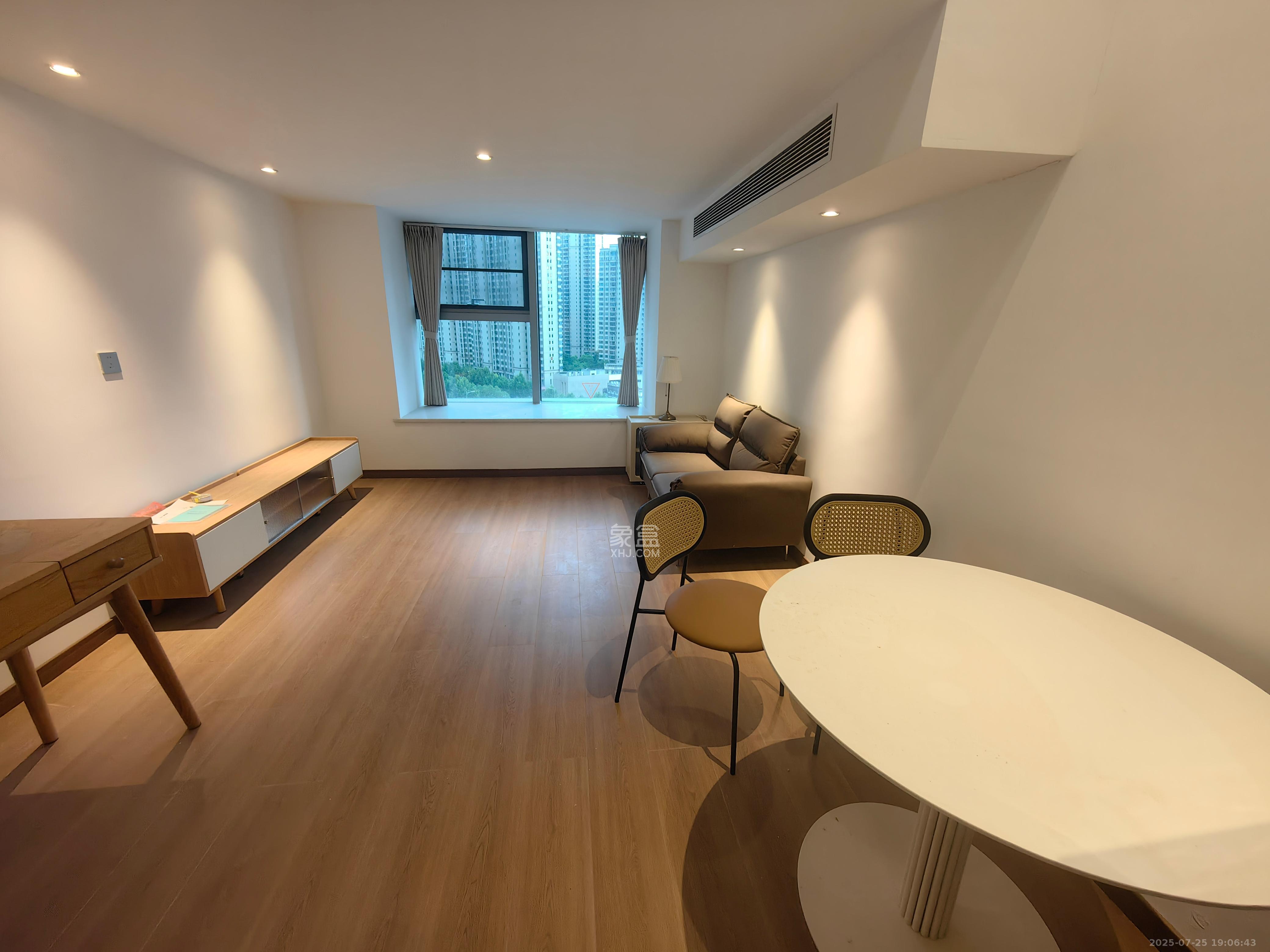 正荣梅溪紫阙台  2室1厅1卫    2200.0元/月 正荣梅溪紫阙台  2室1厅1卫    2200.0元/月室内图1