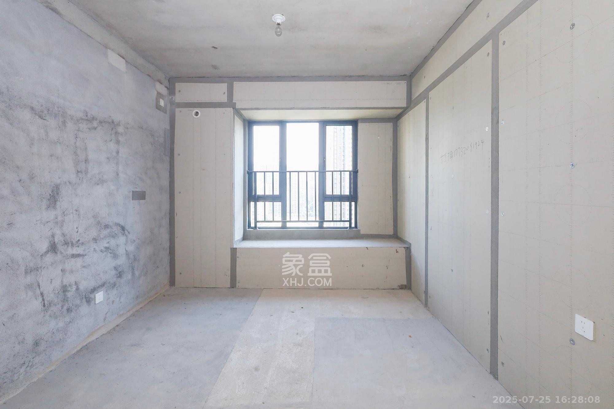 轨道中建麓江府  3室2厅2卫    160.0万卧室