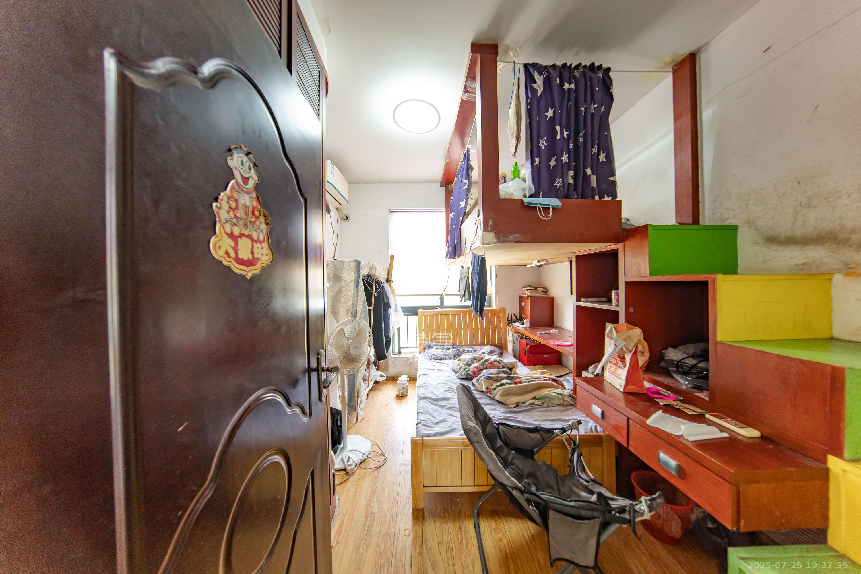 中建麓山和苑  5室2厅2卫    78.0万 中建麓山和苑  5室2厅2卫    78.0万卧室