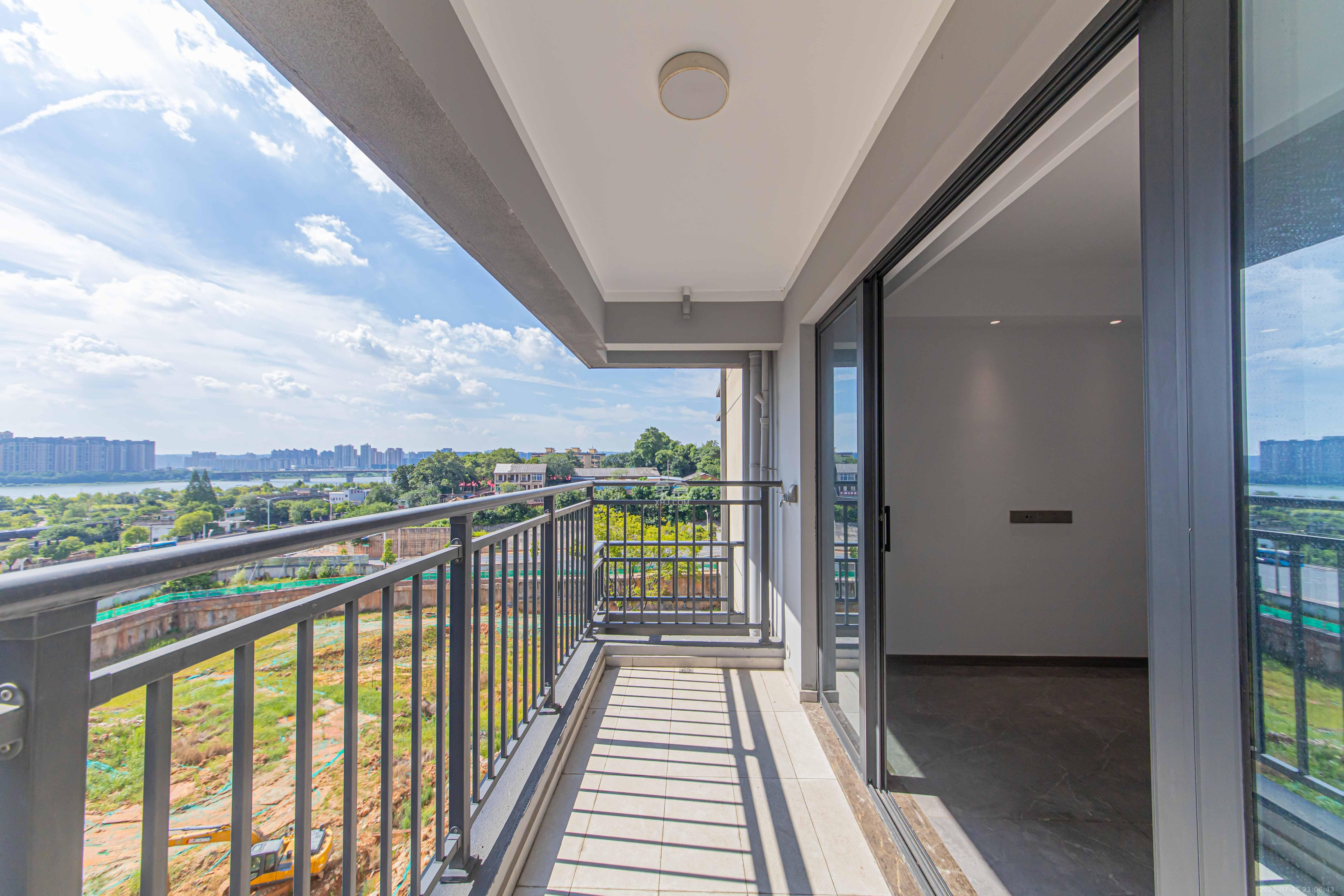 江悦和鸣 3室2厅2卫 209.80万 江悦和鸣 3室2厅2卫 209.80万阳台