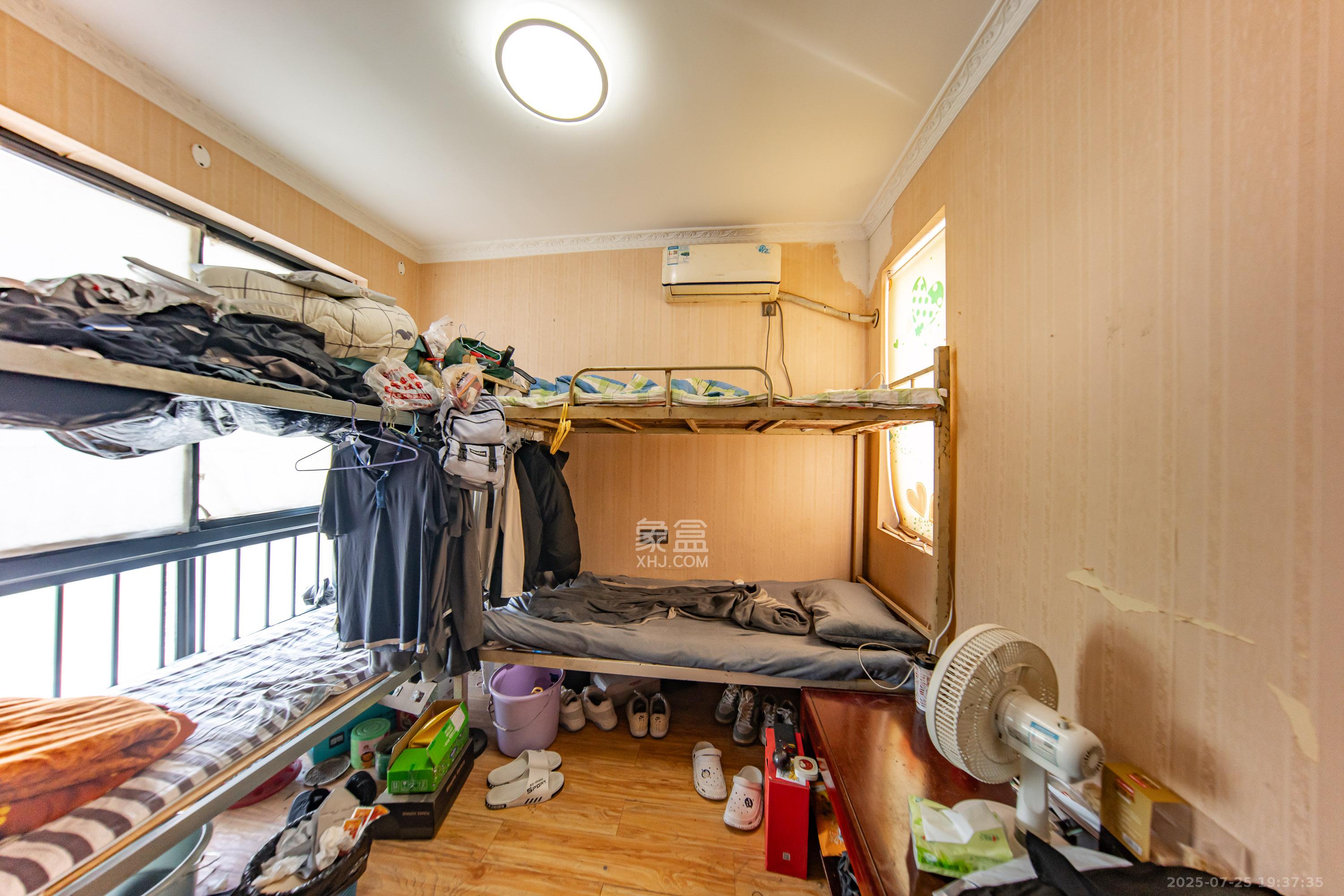 中建麓山和苑  5室2厅2卫    78.0万 中建麓山和苑  5室2厅2卫    78.0万卧室