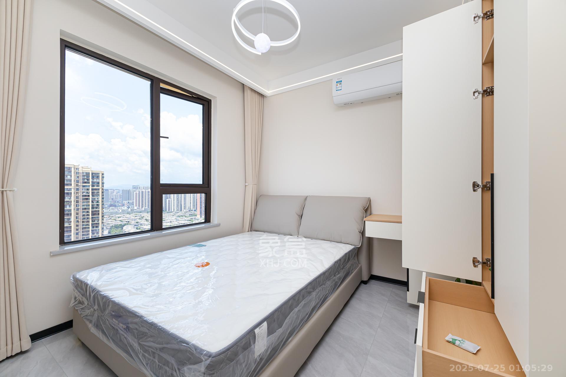 龙湖璟宸原著（龙湖紫宸）  4室2厅2卫    142.0万卧室