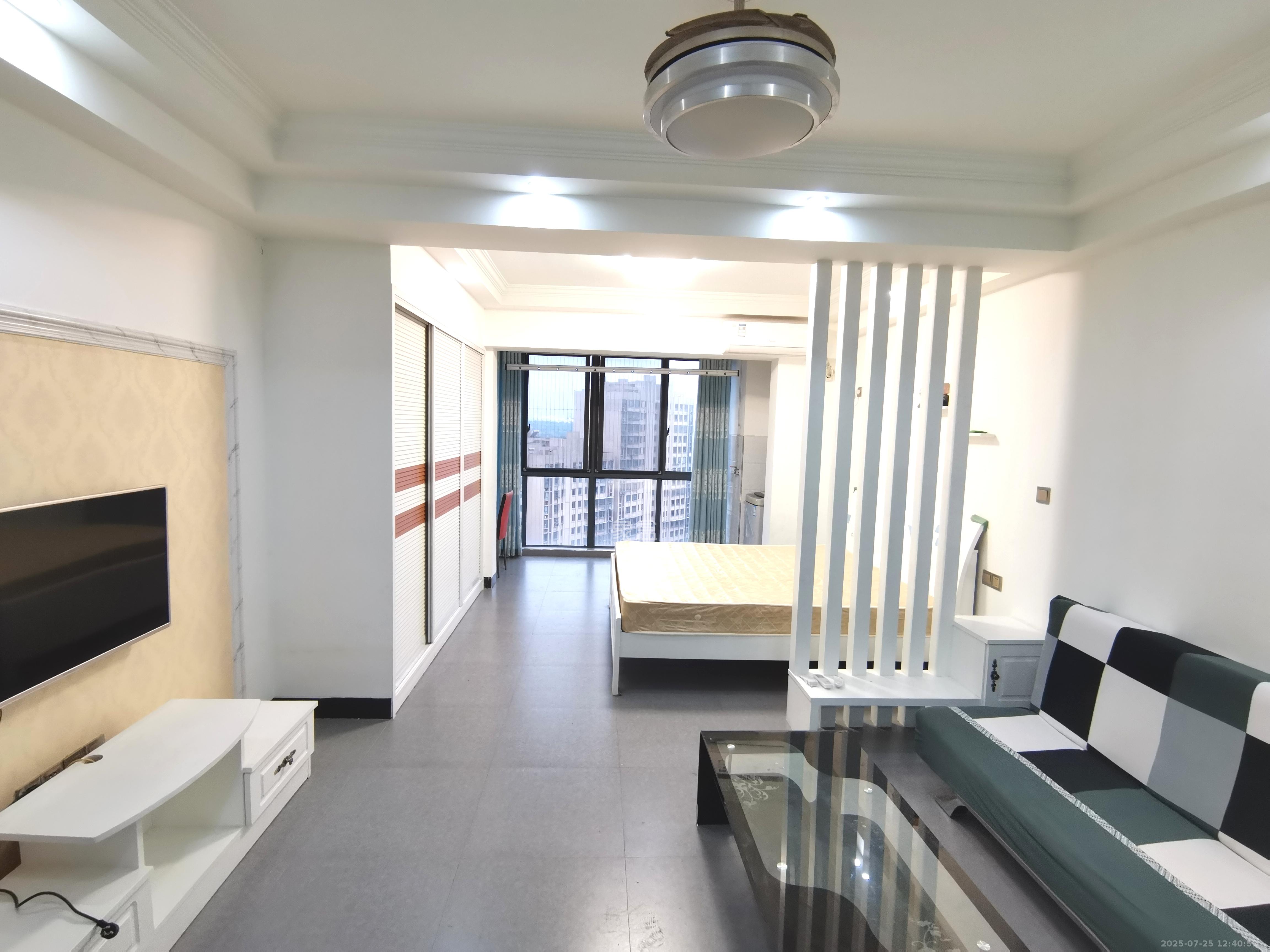 步行街大厦  1室1厅1卫   1400.00元/月室内图
