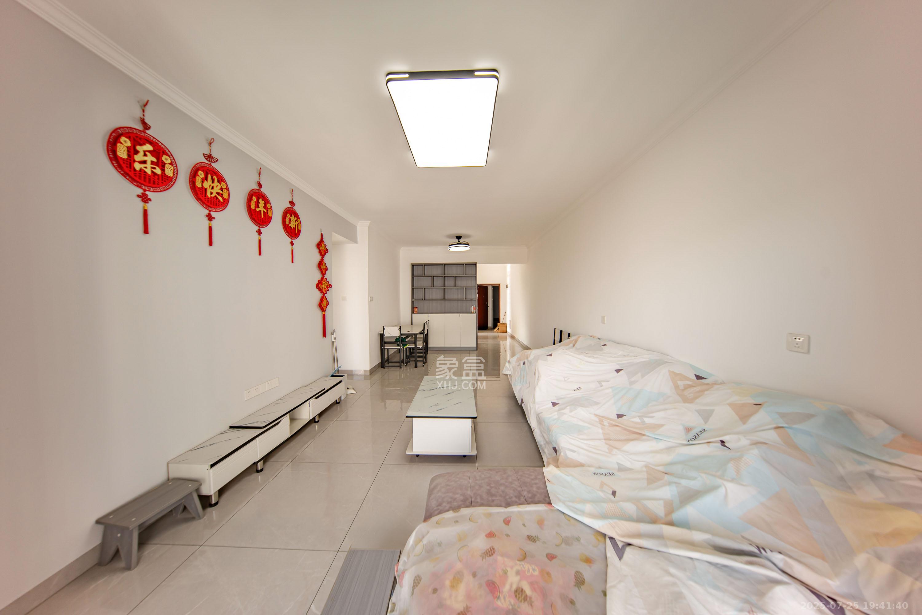 蔷薇国际  3室2厅2卫    81.8万 蔷薇国际  3室2厅2卫    81.8万客厅