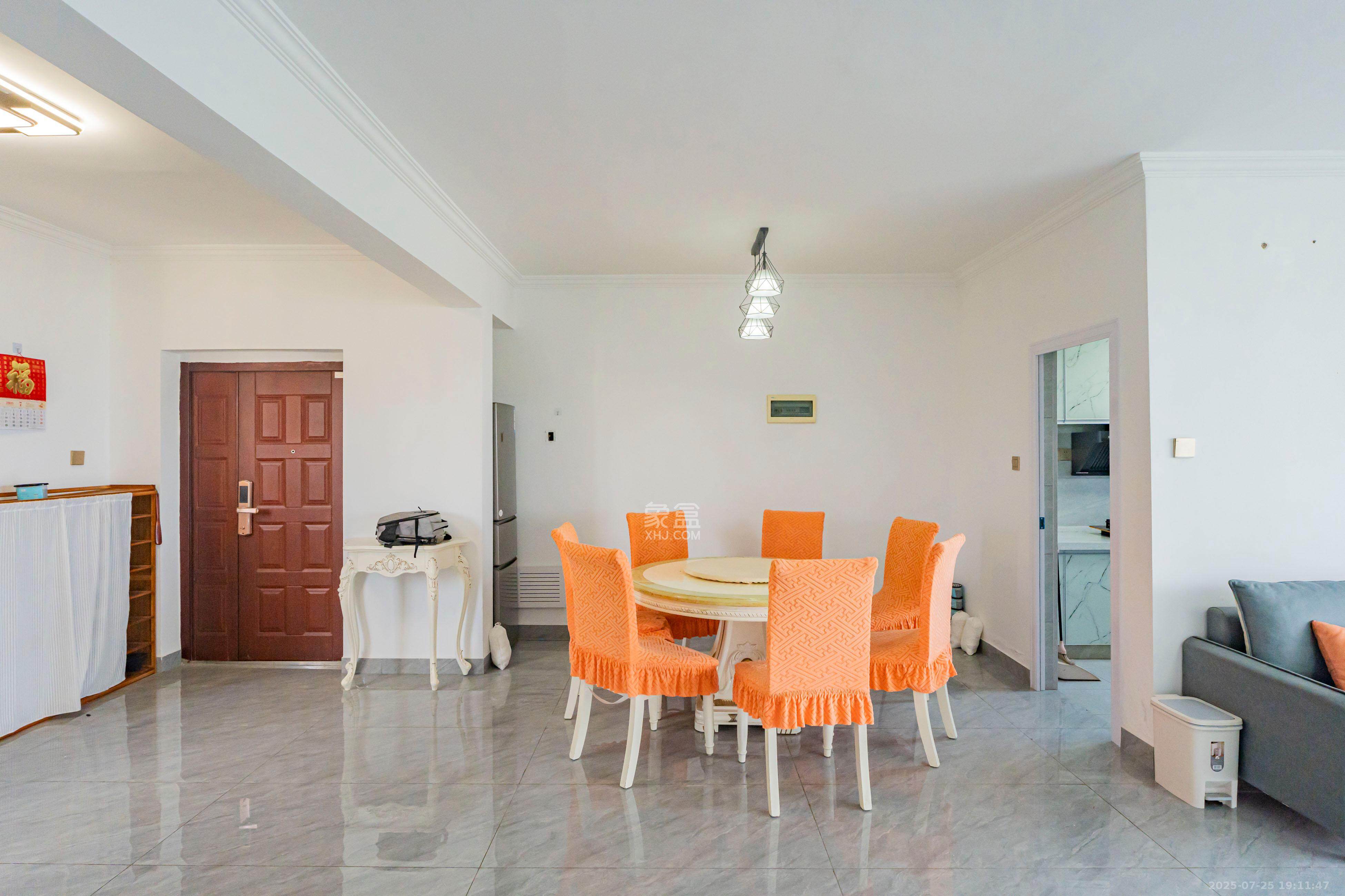 海洋半岛(月珑湾) 3室2厅2卫 128.0万 海洋半岛(月珑湾) 3室2厅2卫 128.0万客厅