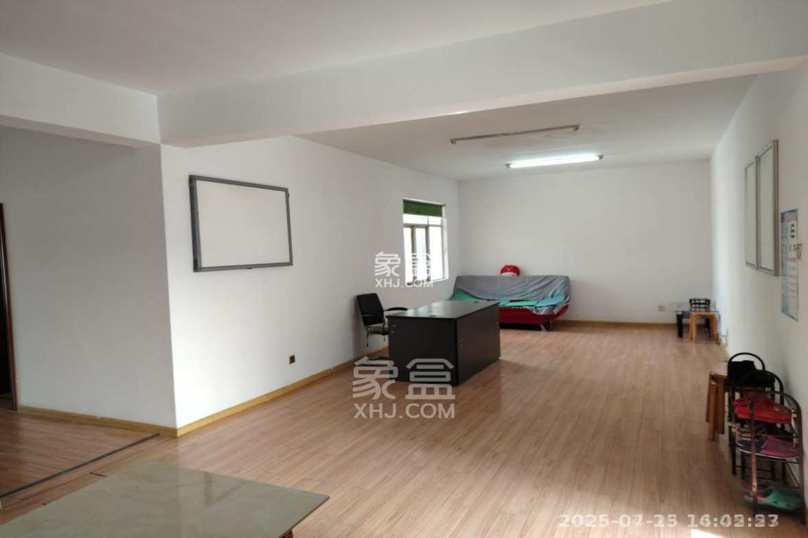 耀华锦园 3室2厅2卫 1500.0元/月 耀华锦园 3室2厅2卫 1500.0元/月室内图