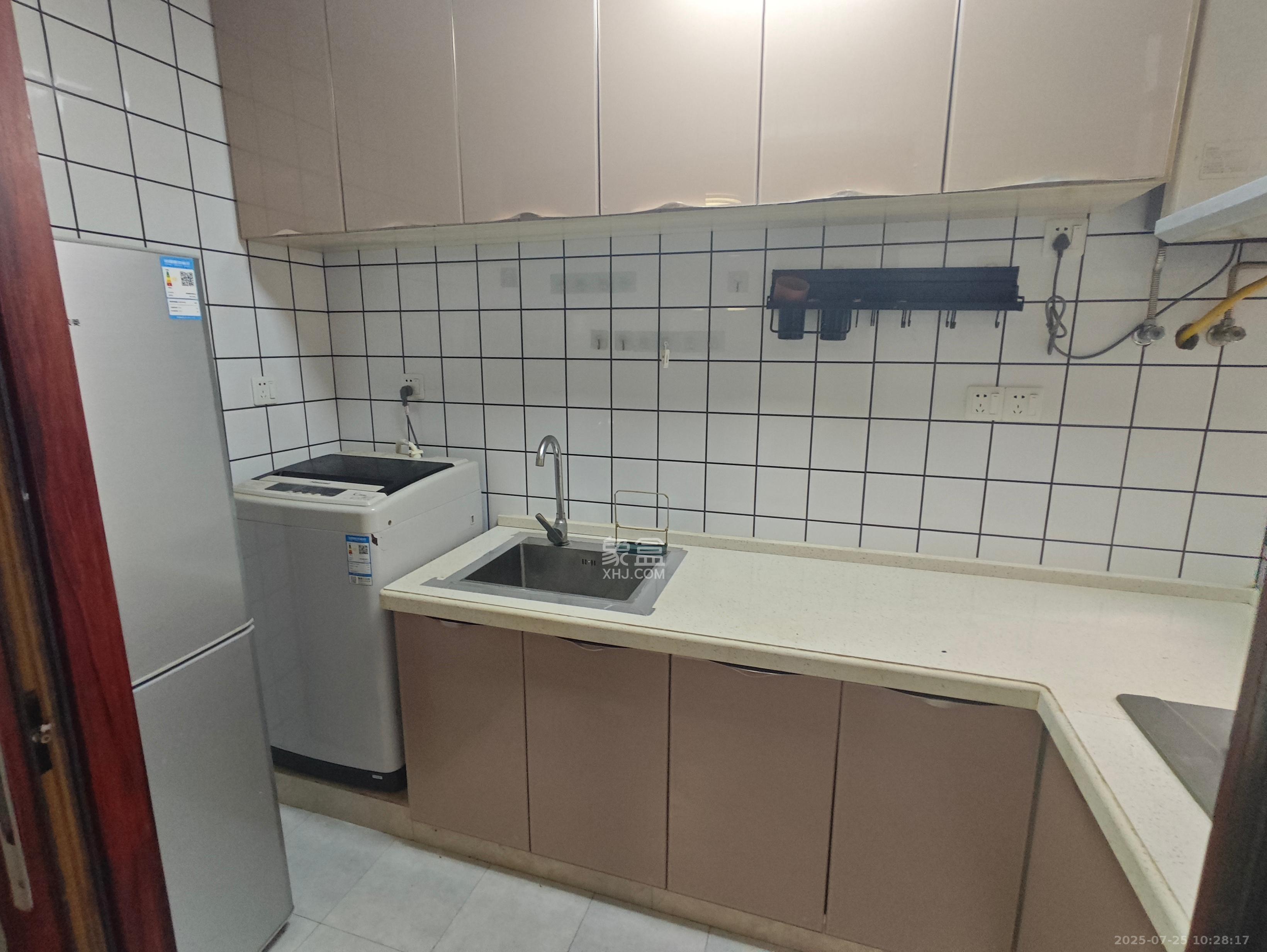 欧亚达国际广场 2室1厅1卫 2100.0元/月 欧亚达国际广场 2室1厅1卫 2100.0元/月室内图