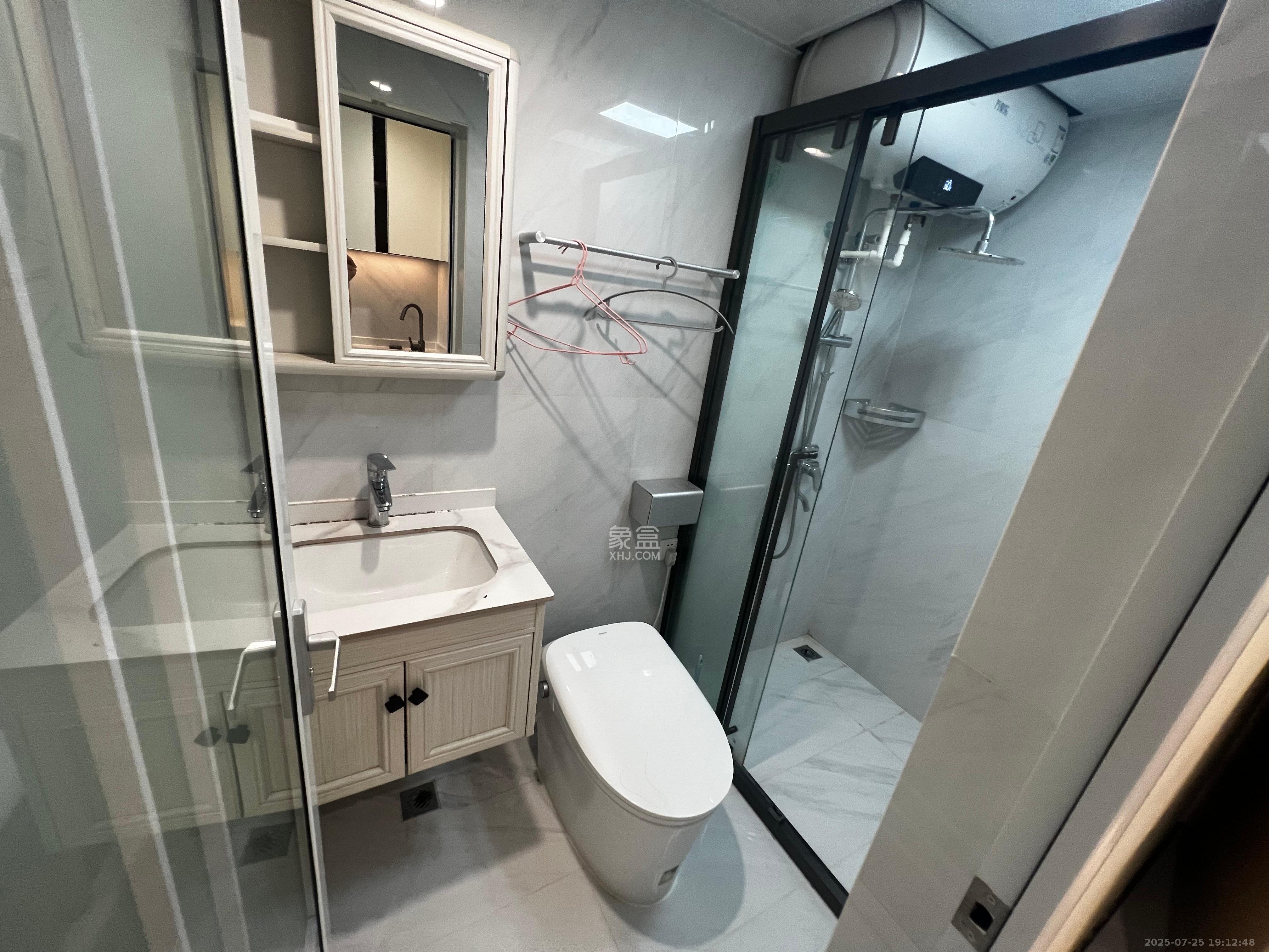 保利中环广场(保利中悦苑) 1室1厅1卫 1700.0元/月 保利中环广场(保利中悦苑) 1室1厅1卫 1700.0元/月室内图