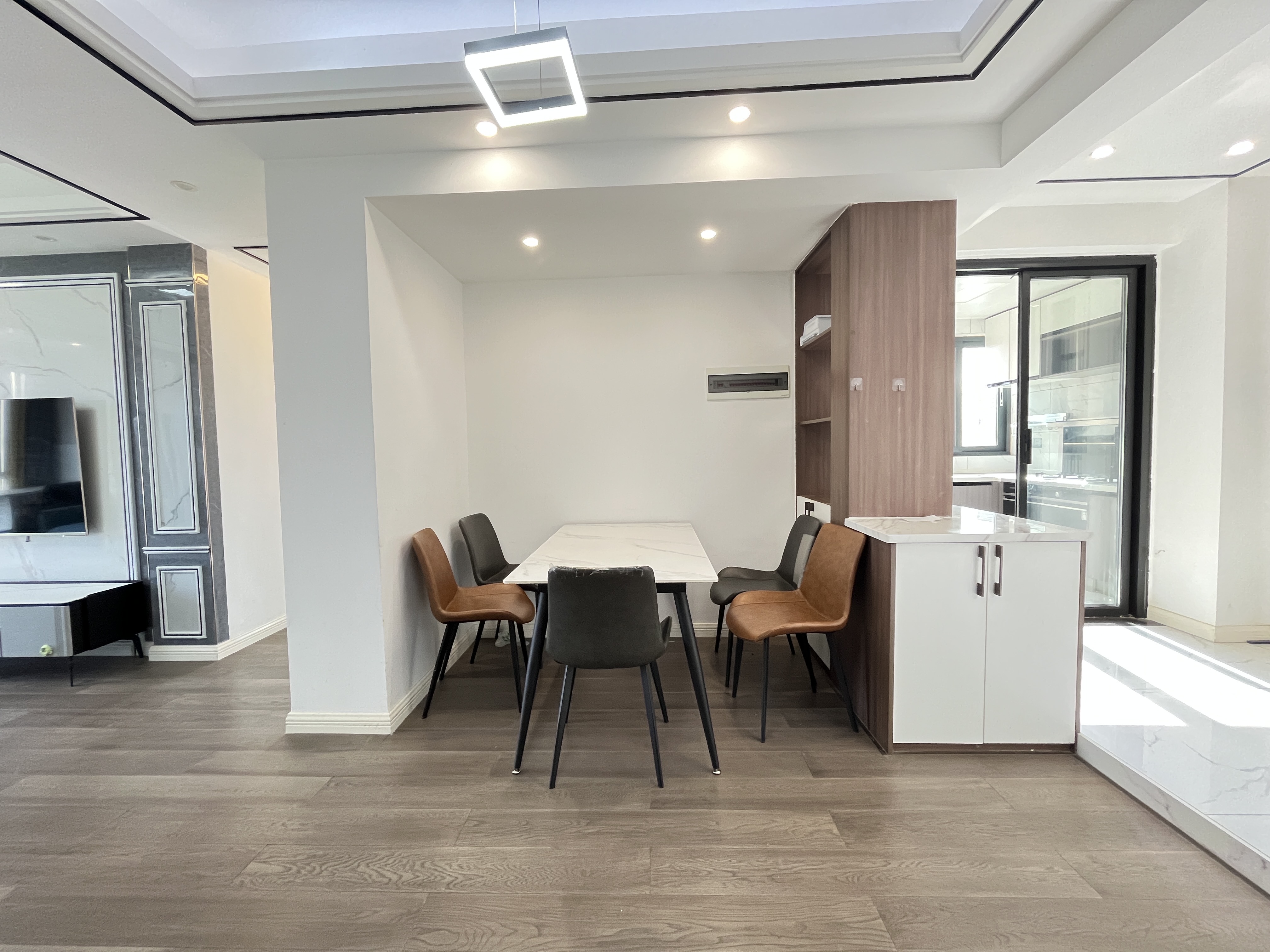 天成国际 3室2厅1卫 2100.0元/月 天成国际 3室2厅1卫 2100.0元/月室内图