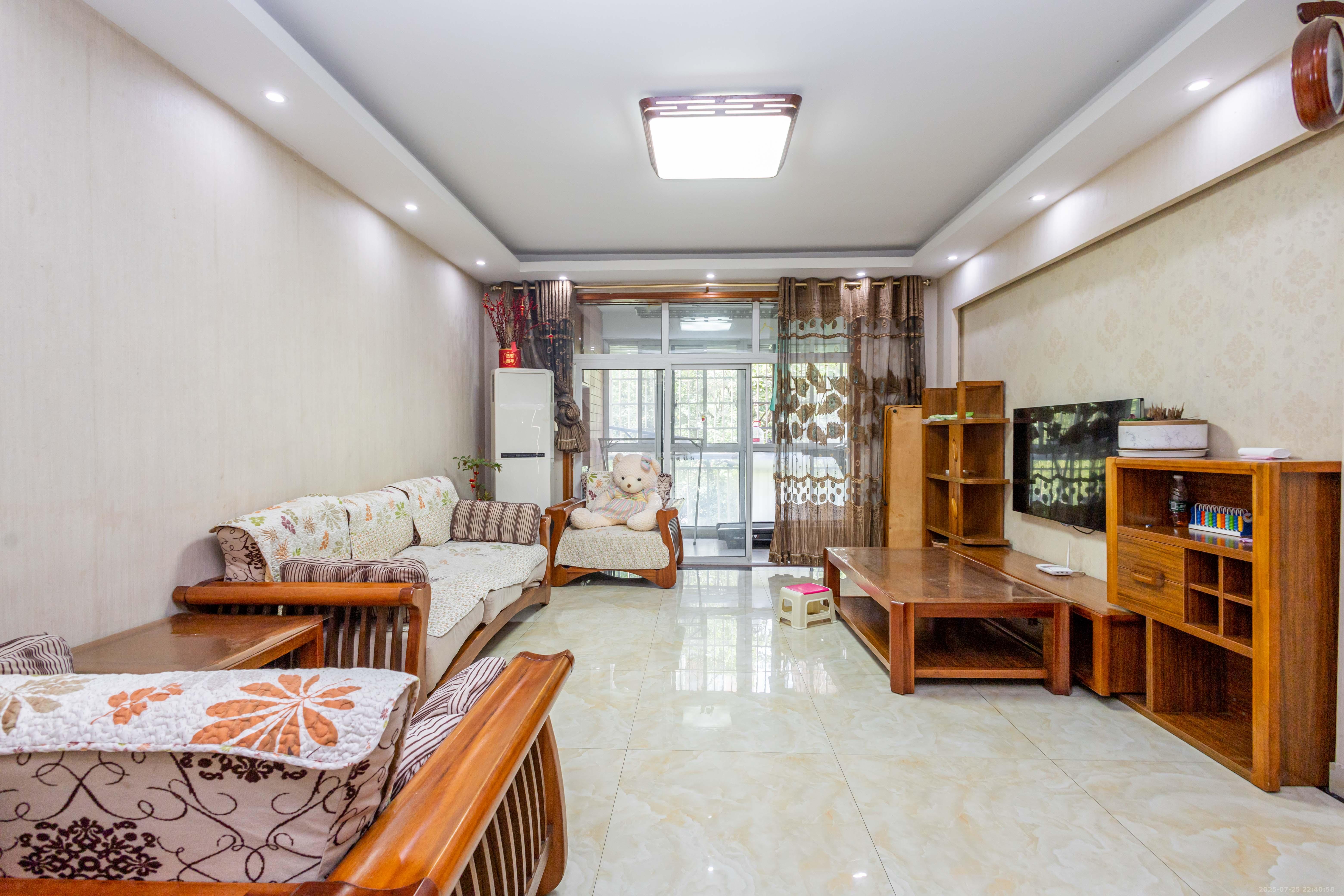 星城国际 3室2厅2卫 74.8万 星城国际 3室2厅2卫 74.8万客厅