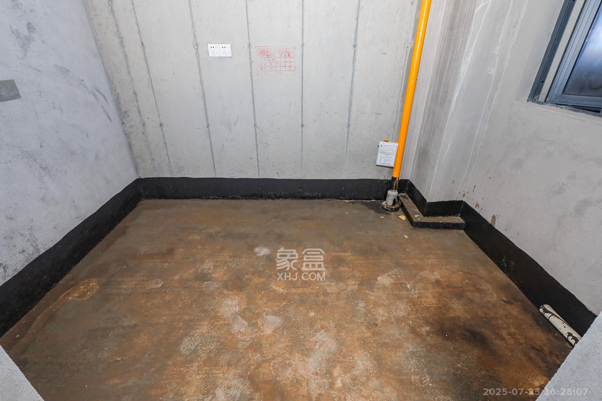 轨道中建麓江府  3室2厅2卫    160.0万厨房
