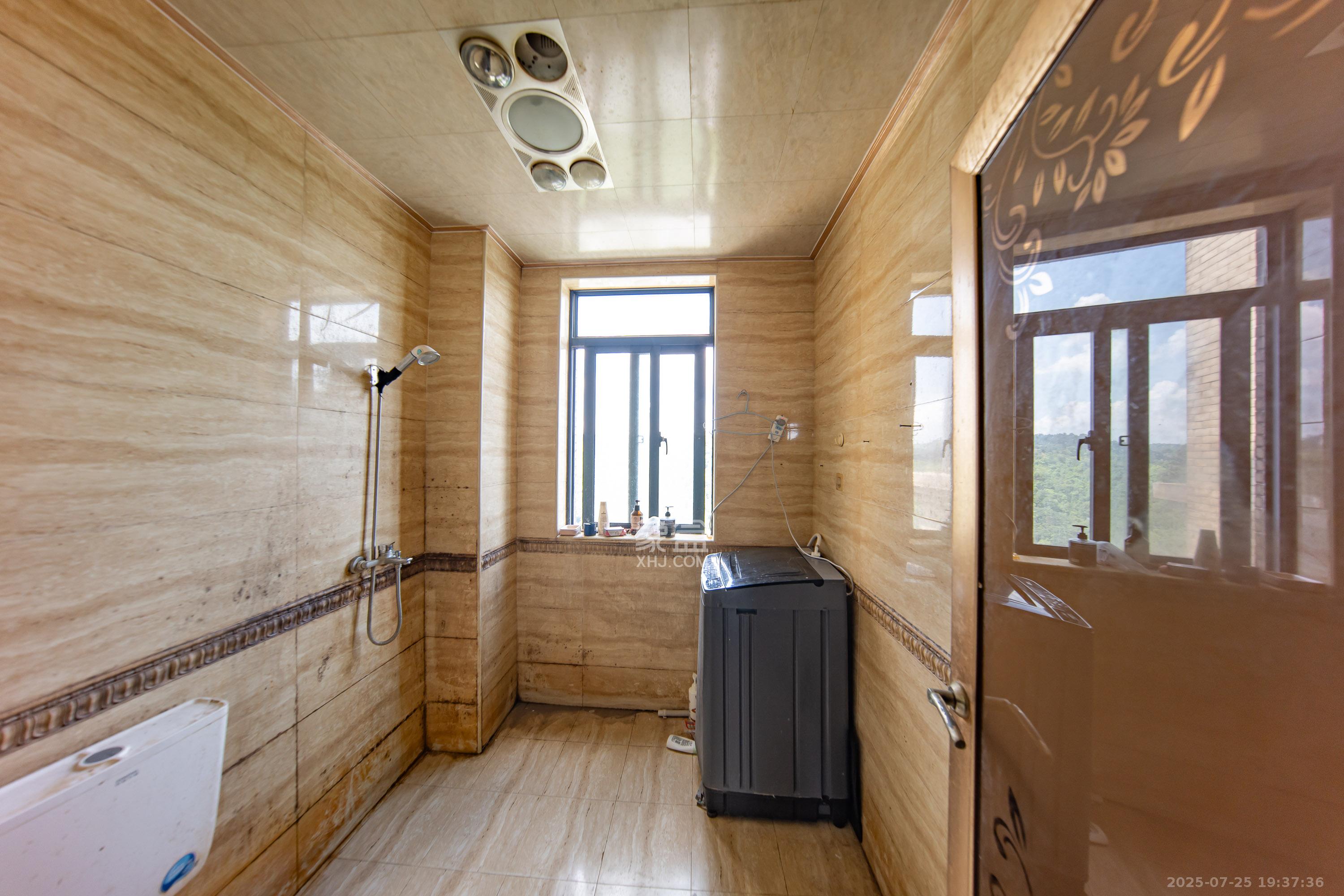 中建麓山和苑  5室2厅2卫    78.0万 中建麓山和苑  5室2厅2卫    78.0万卫生间