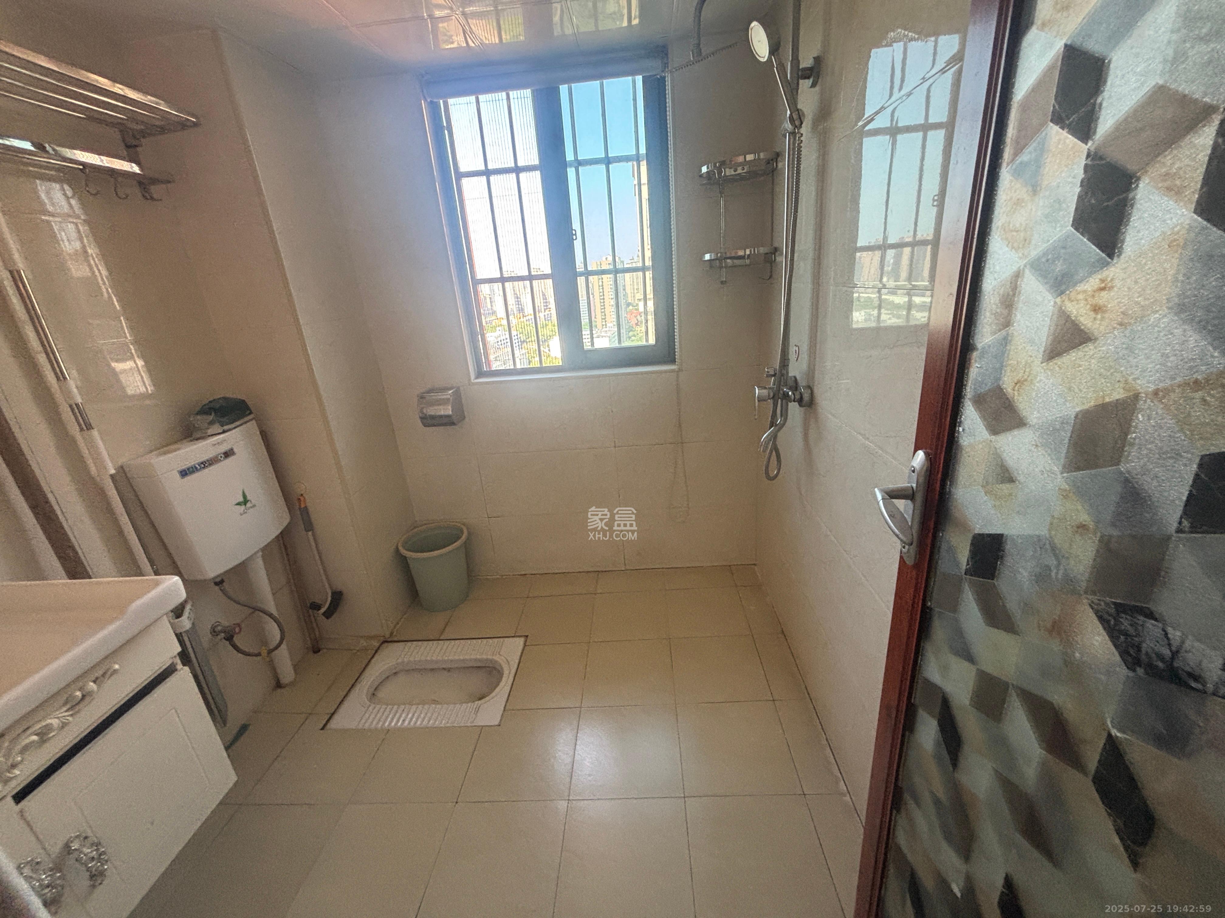 湘楚华庭 2室2厅1卫 2200.0元/月 湘楚华庭 2室2厅1卫 2200.0元/月室内图