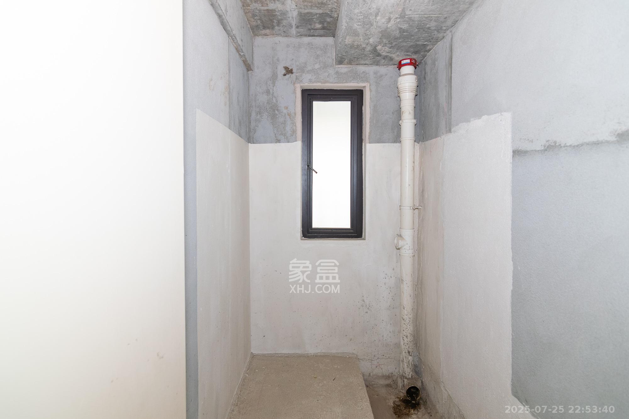 金辉优步学府 3室2厅2卫 65.0万 金辉优步学府 3室2厅2卫 65.0万卫生间