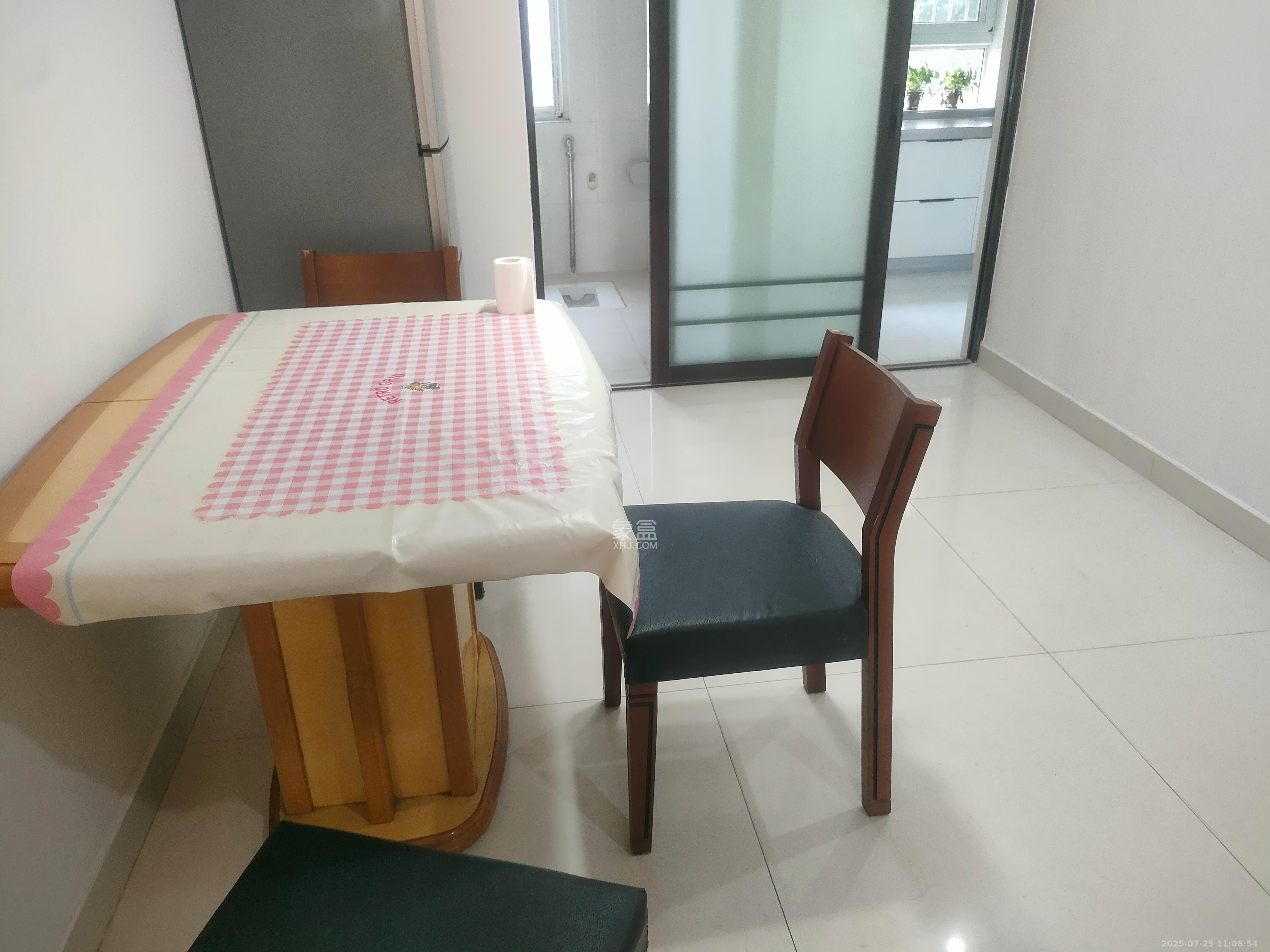 鸿景雅苑  3室2厅1卫    3800.0元/月 鸿景雅苑  3室2厅1卫    3800.0元/月室内图