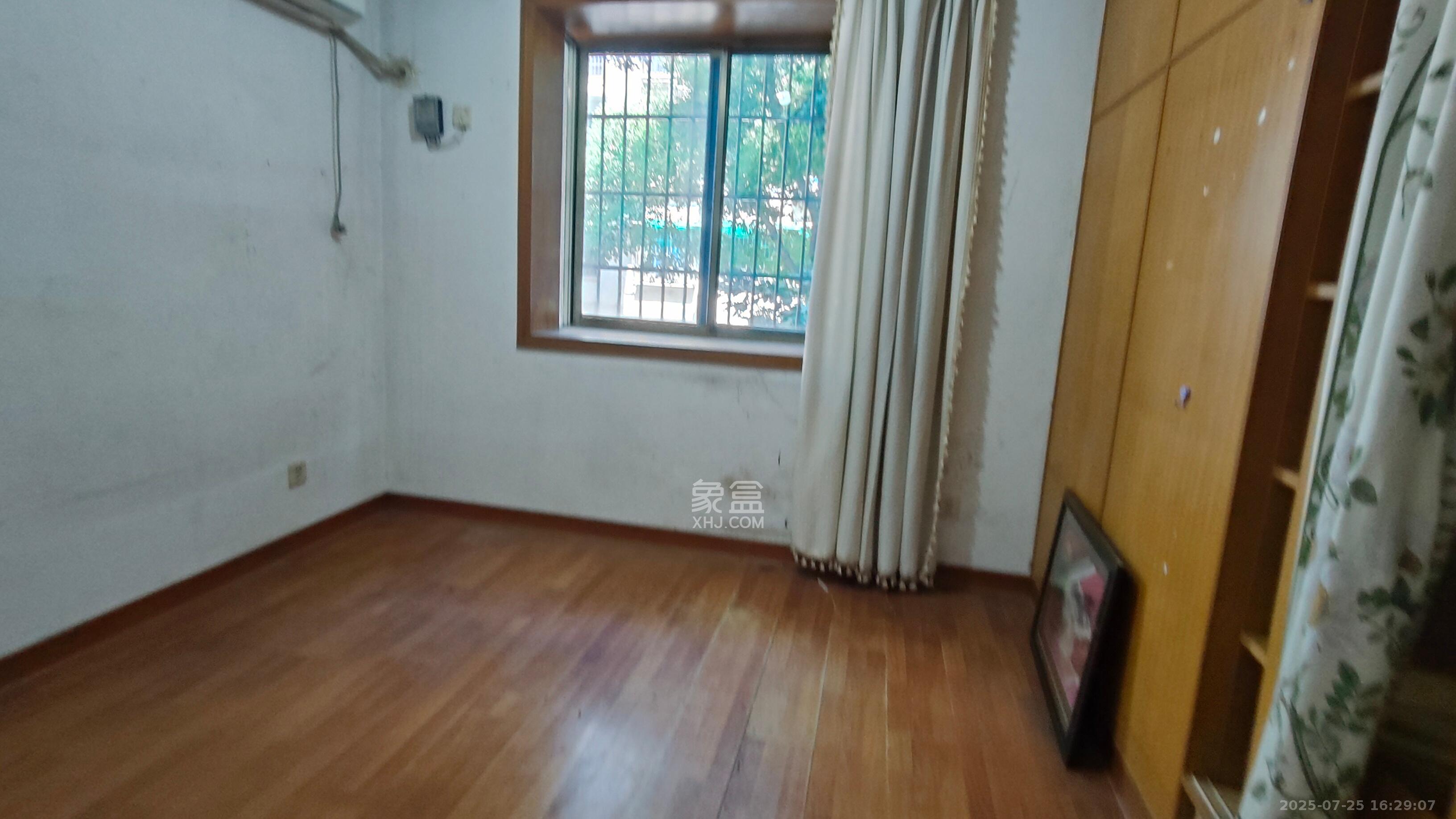 科教新村 2室2厅1卫 2500.0元/月 科教新村 2室2厅1卫 2500.0元/月室内图