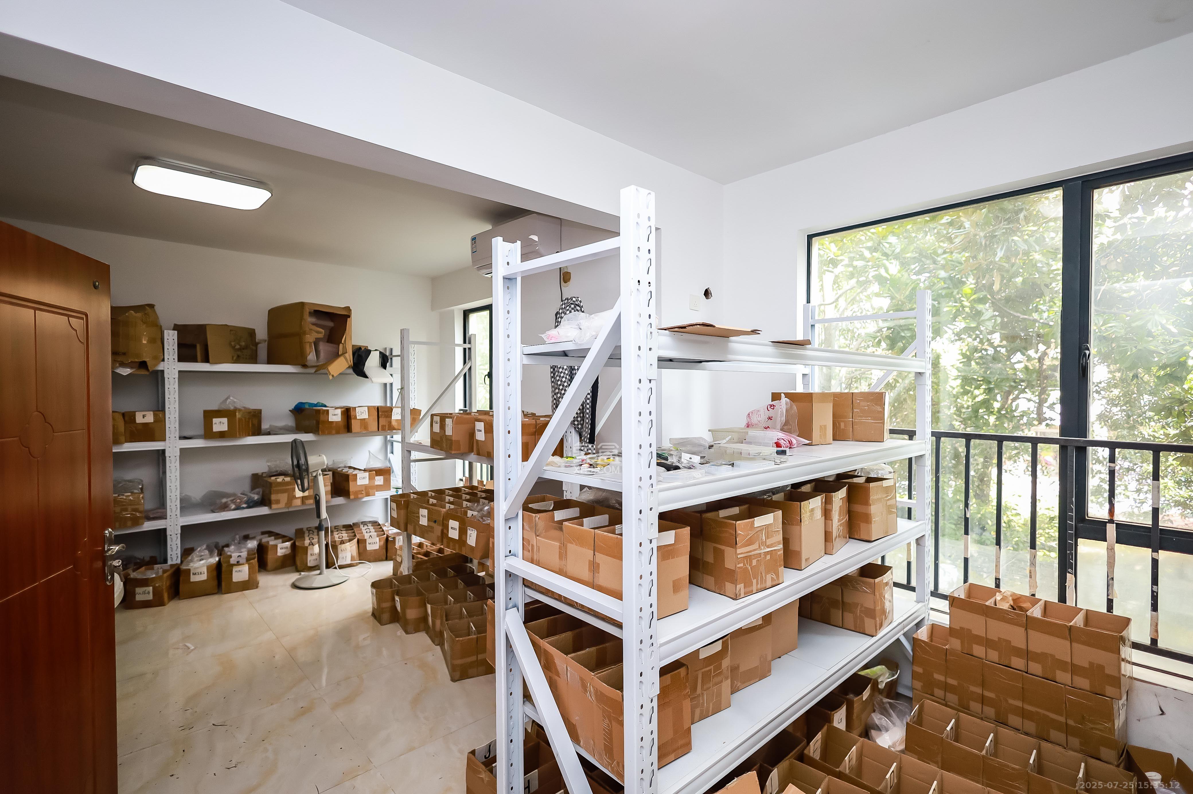 金科东方大院三四期 4室2厅2卫 4000.0元/月 金科东方大院三四期 4室2厅2卫 4000.0元/月室内图