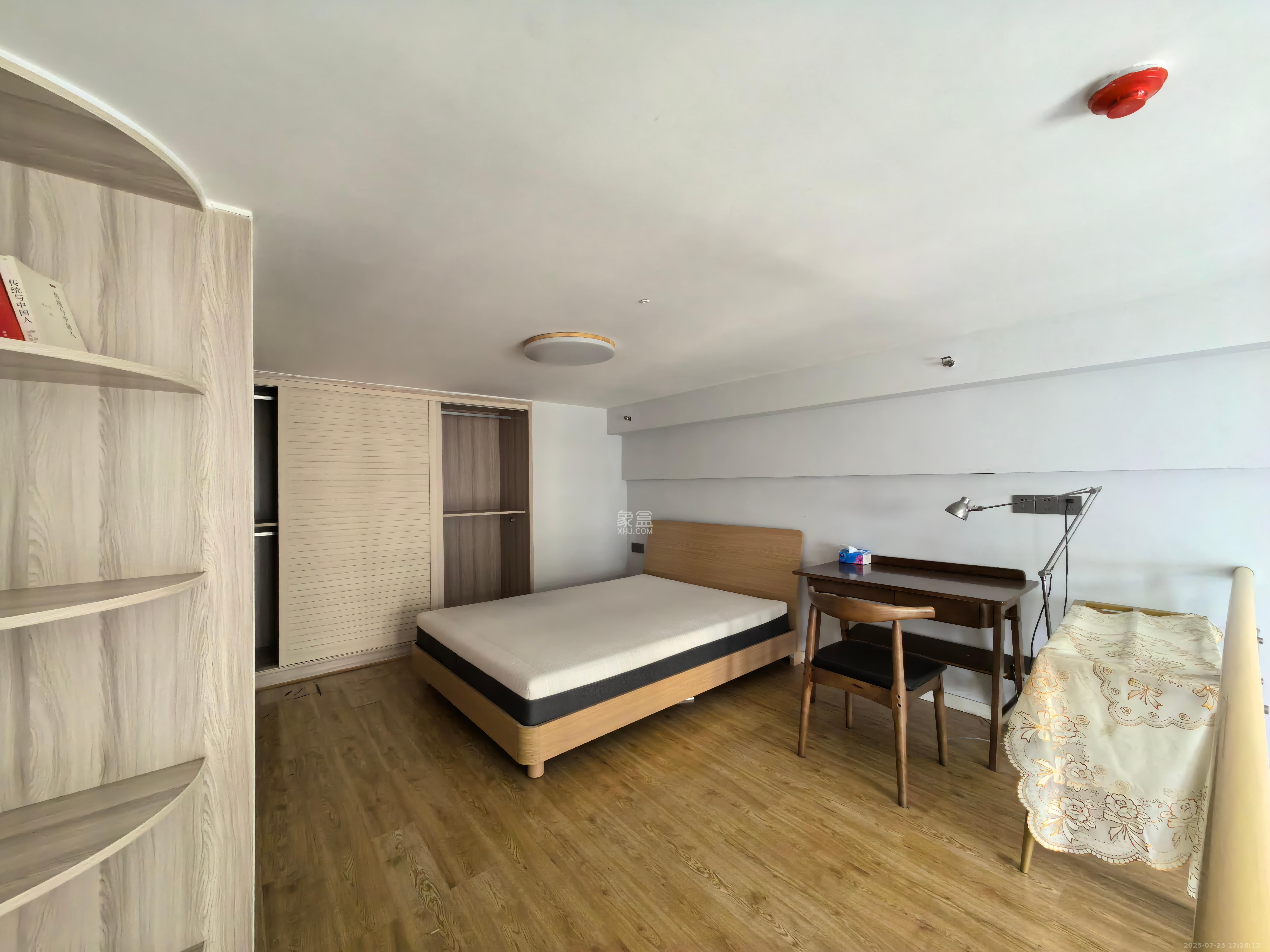 华润置地广场二期  1室1厅1卫    1800.0元/月室内图