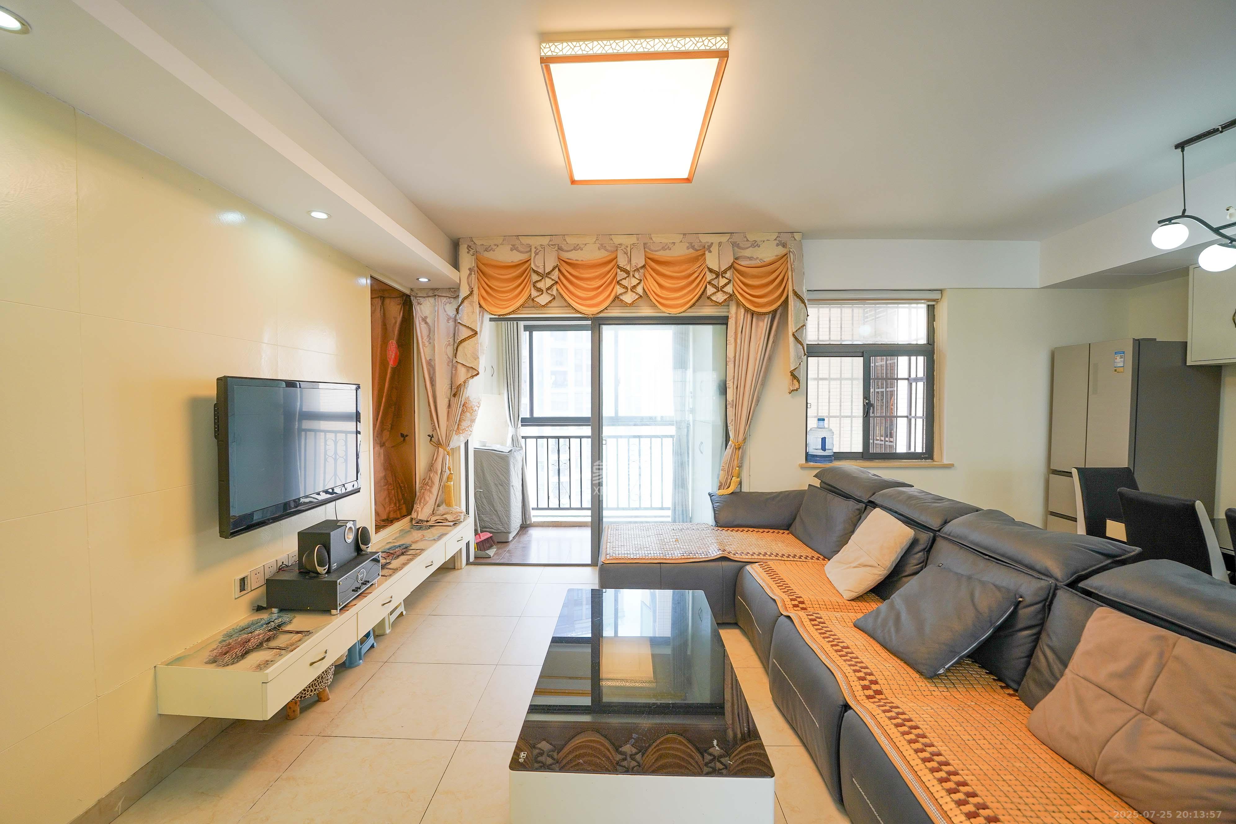 五矿紫湖香醍  3室2厅1卫    65.0万 五矿紫湖香醍  3室2厅1卫    65.0万客厅