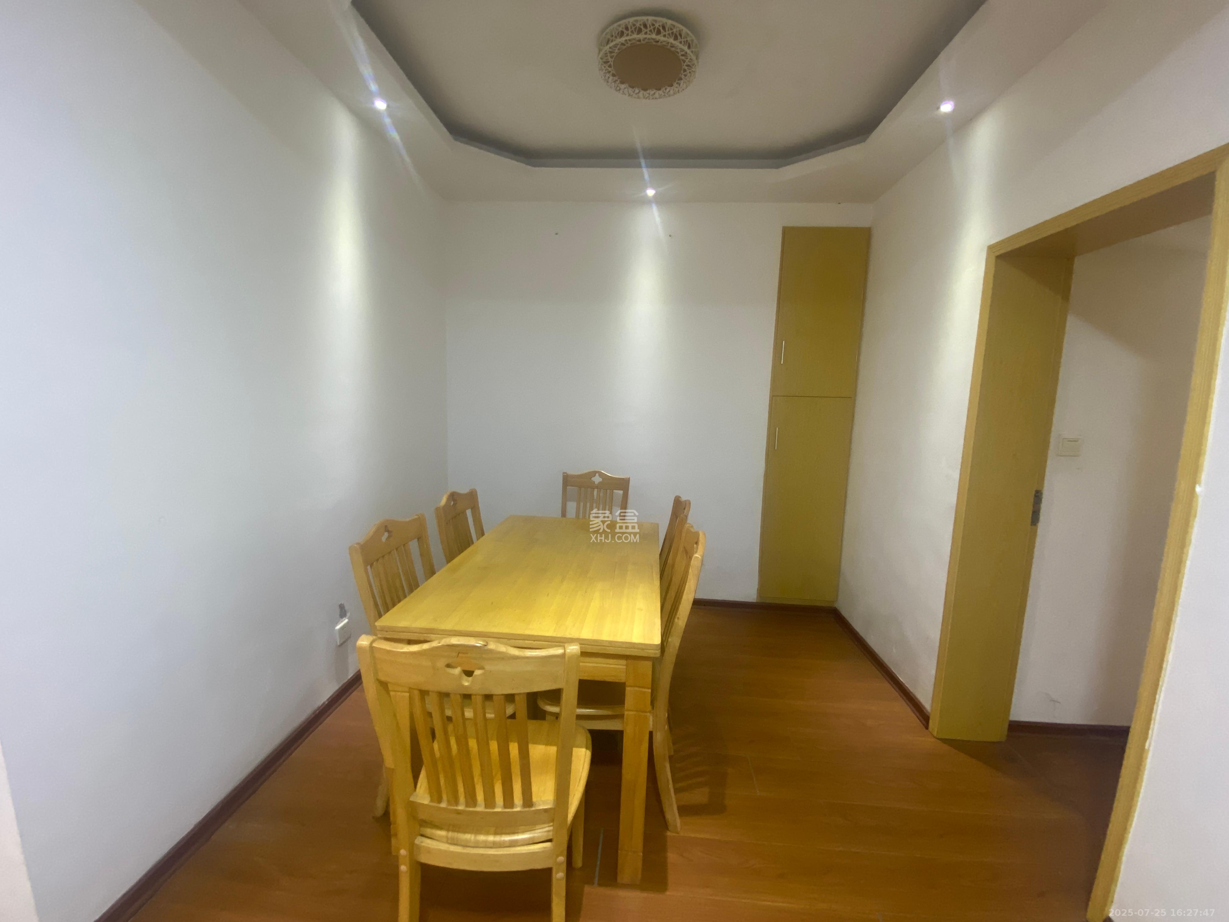 东方名苑臻嘉园  2室2厅1卫    1600.0元/月 东方名苑臻嘉园  2室2厅1卫    1600.0元/月室内图