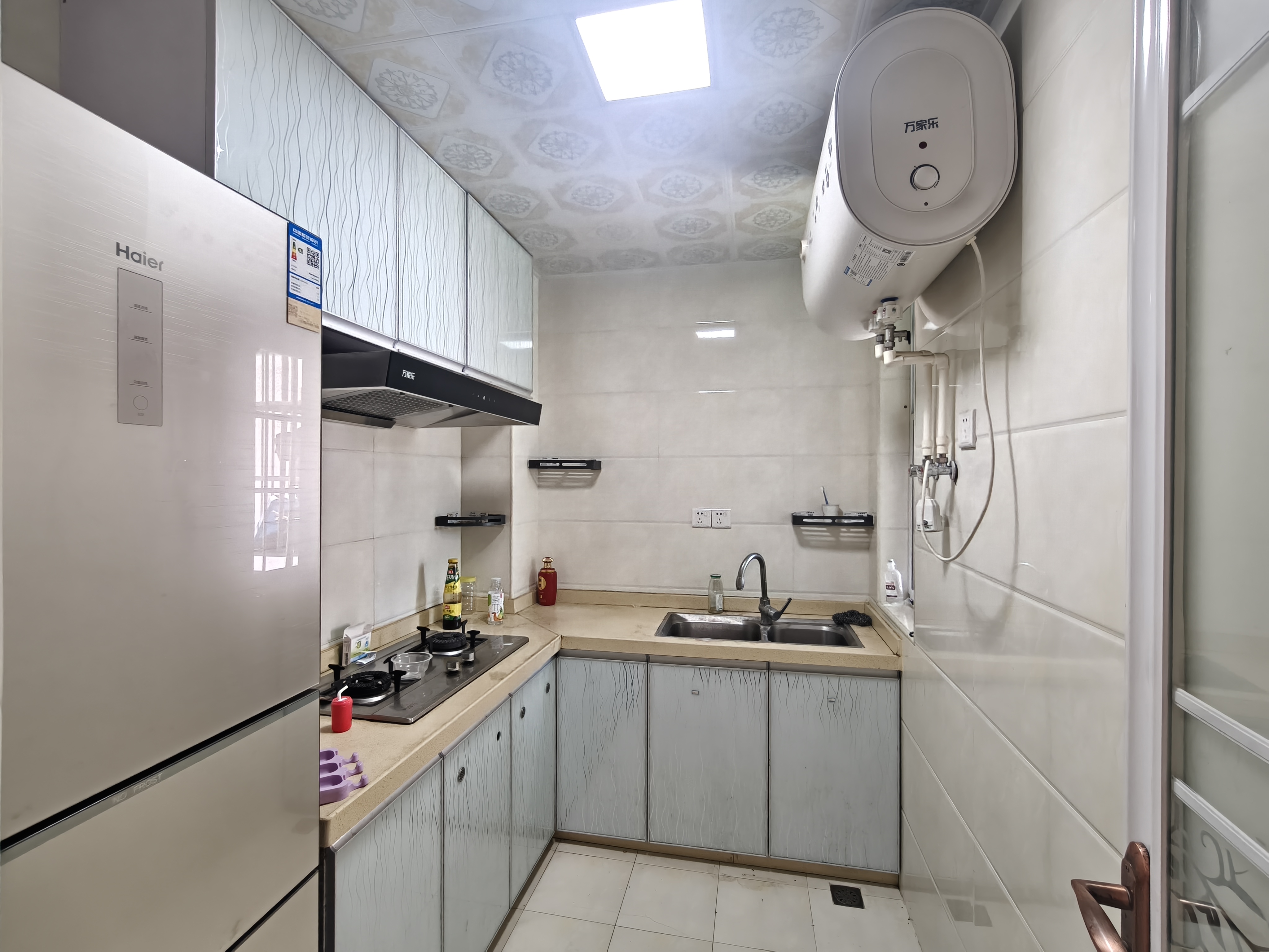 金美花园  2室1厅1卫    1700.0元/月 金美花园  2室1厅1卫    1700.0元/月室内图