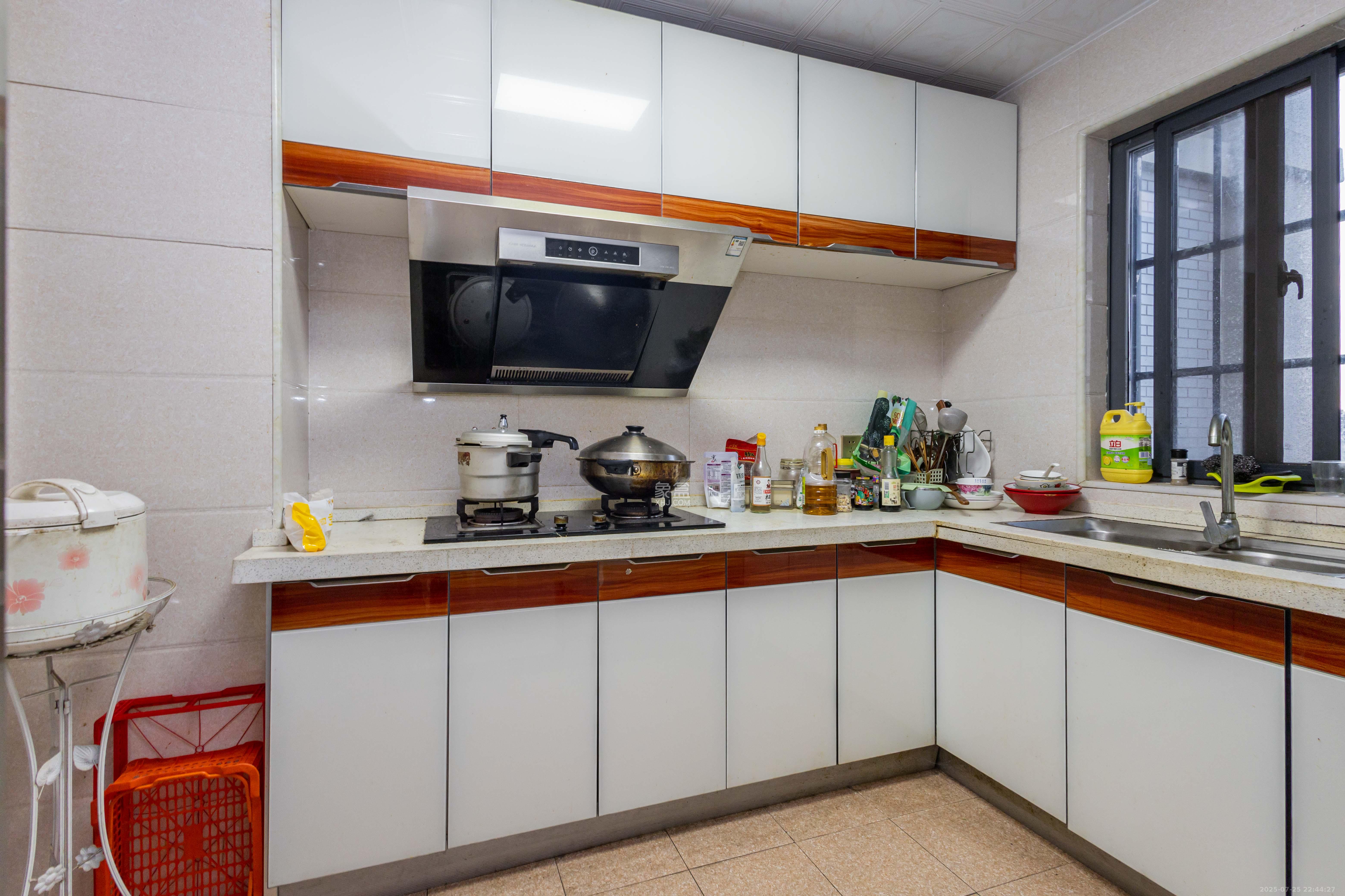 辉宏橄榄城  4室2厅2卫    74.0万 辉宏橄榄城  4室2厅2卫    74.0万厨房