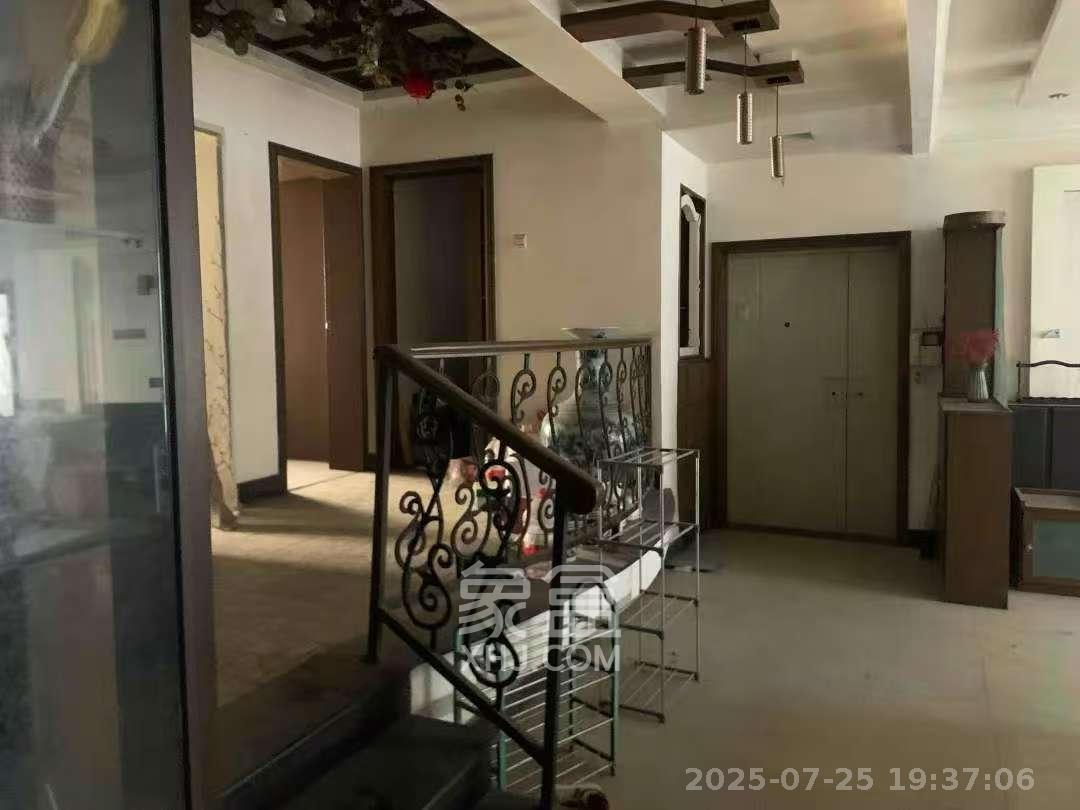 鑫天佳园 3室1厅2卫 1800.0元/月 鑫天佳园 3室1厅2卫 1800.0元/月室内图