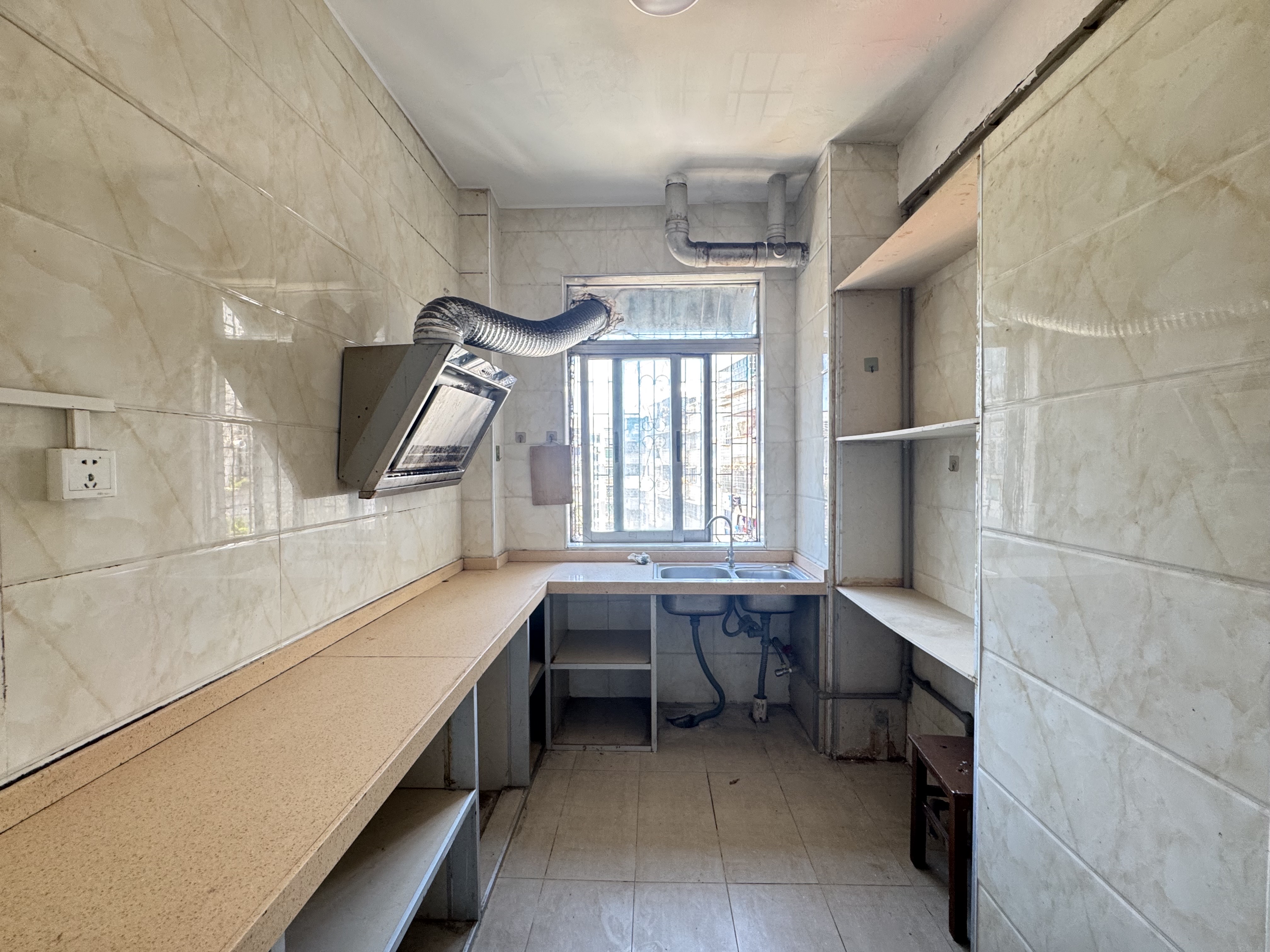 鹏达公寓 3室2厅2卫 1800.0元/月 鹏达公寓 3室2厅2卫 1800.0元/月室内图