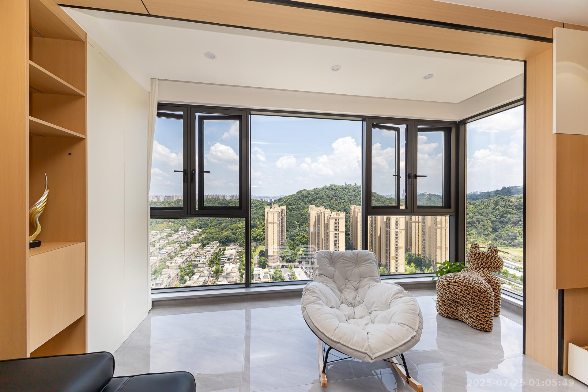 龙湖璟宸原著（龙湖紫宸）  4室2厅2卫    142.0万阳台