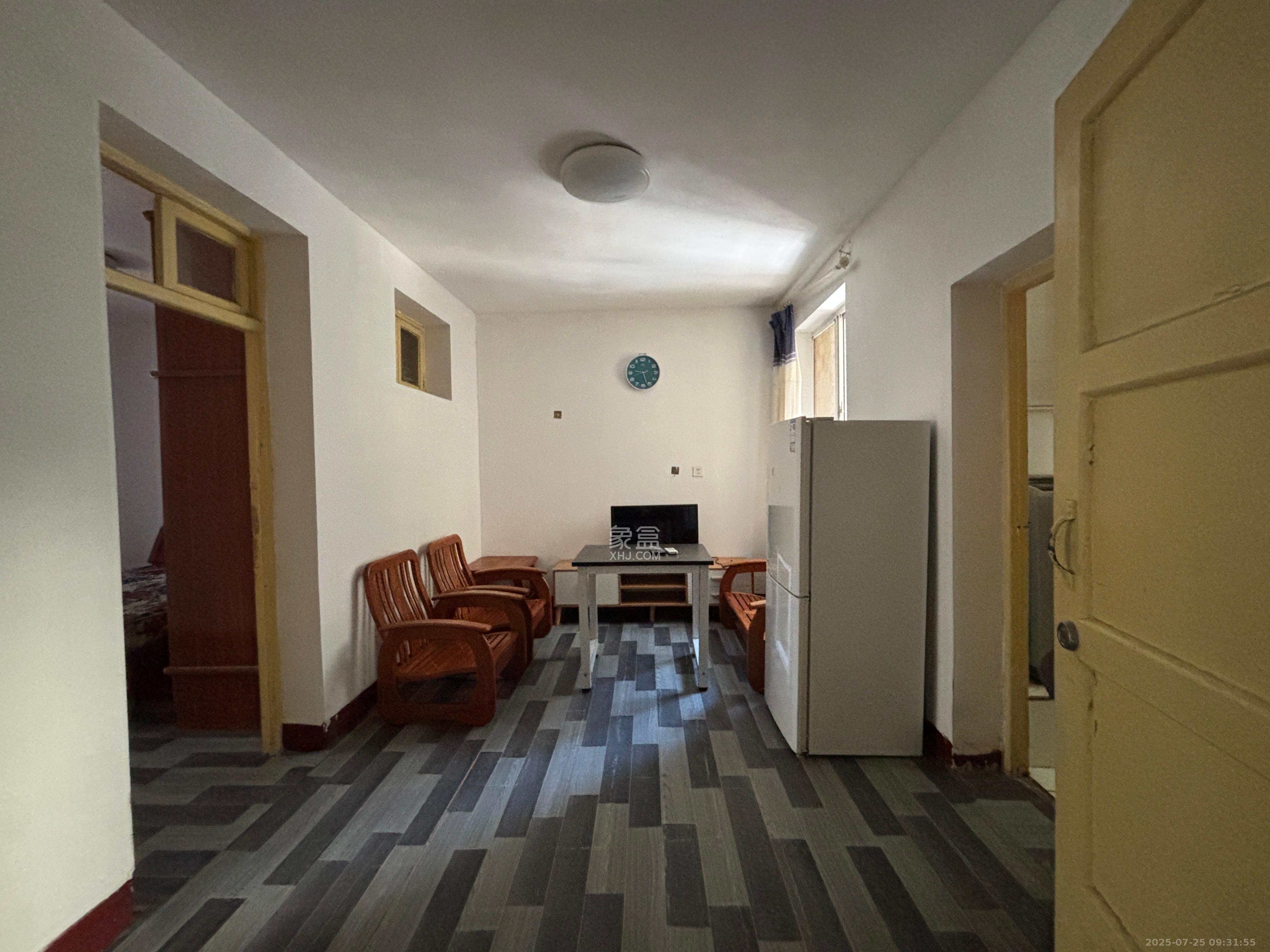 油铺街社区人造板厂宿舍  2室1厅1卫    1800.0元/月 油铺街社区人造板厂宿舍  2室1厅1卫    1800.0元/月