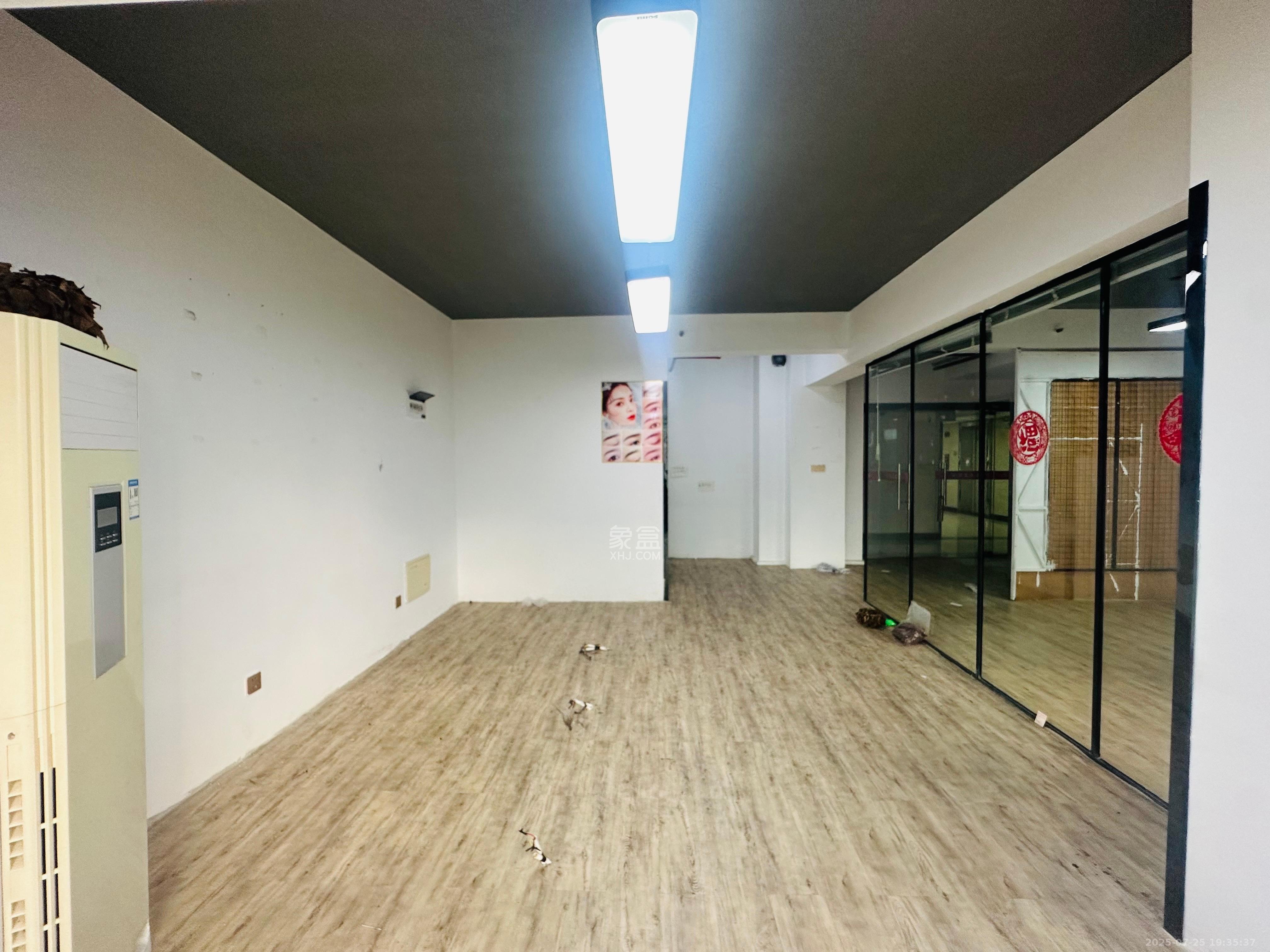 当代滨江MOMA 1室1厅1卫 3000.0元/月 当代滨江MOMA 1室1厅1卫 3000.0元/月室内图