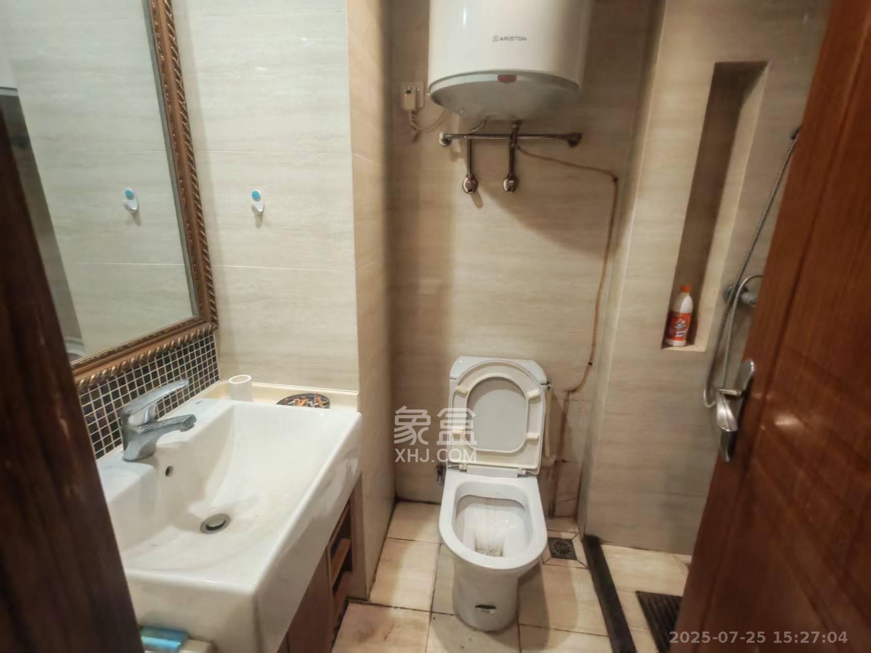 香樟兰亭(朗峰苑) 1室1厅1卫 1200.0元/月 香樟兰亭(朗峰苑) 1室1厅1卫 1200.0元/月室内图