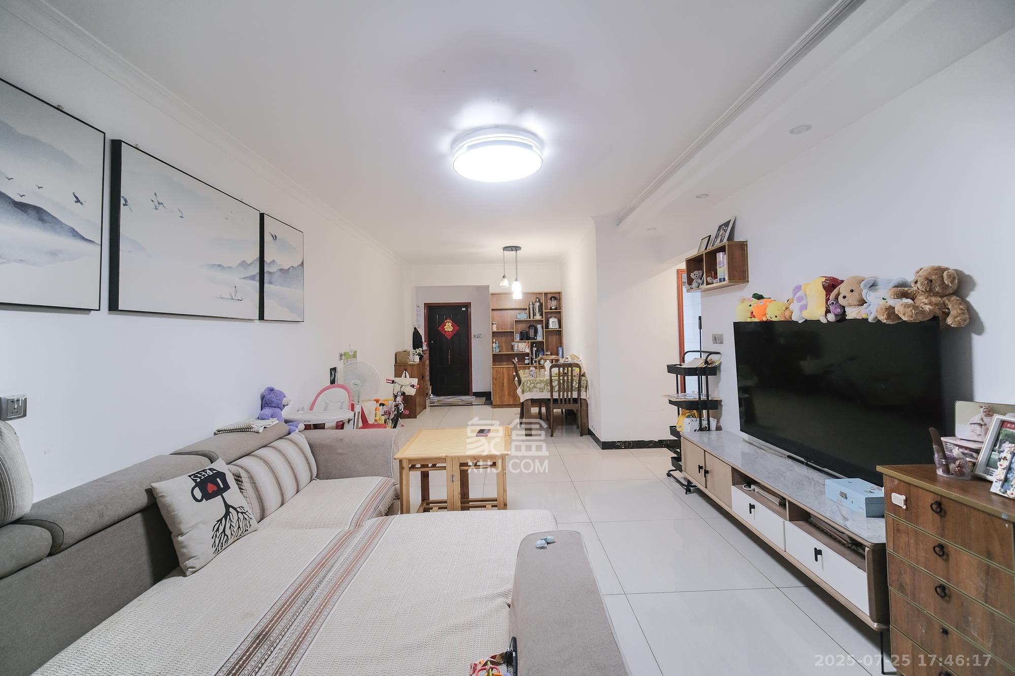 山水湾 1室2厅1卫 67.8万 山水湾 1室2厅1卫 67.8万客厅