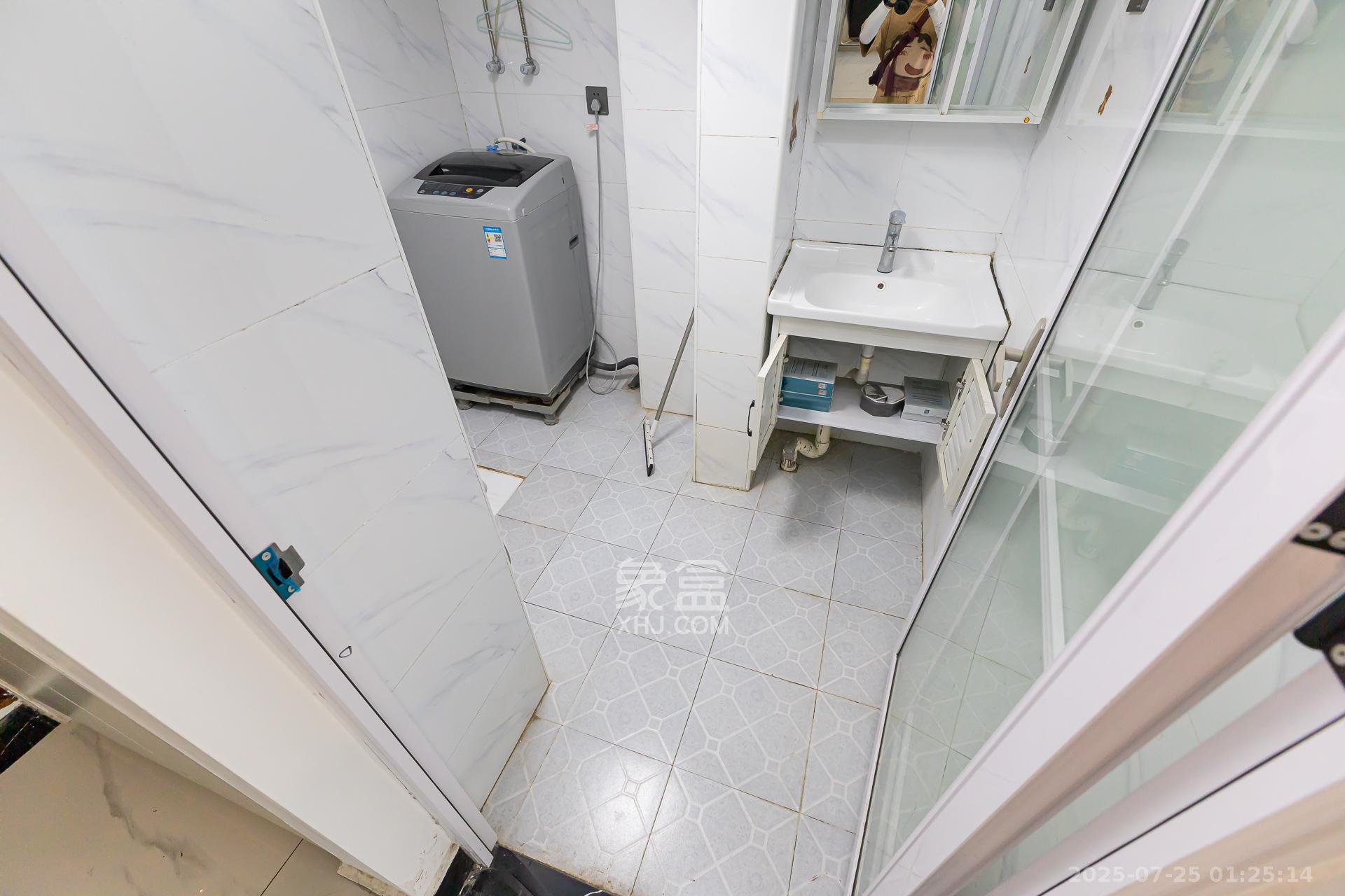 润和滨江府 2室2厅1卫 32.0万 润和滨江府 2室2厅1卫 32.0万卫生间