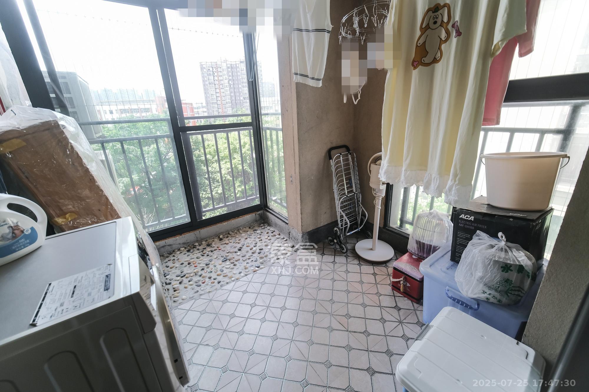 郡原居里 3室2厅1卫 56.8万 郡原居里 3室2厅1卫 56.8万阳台