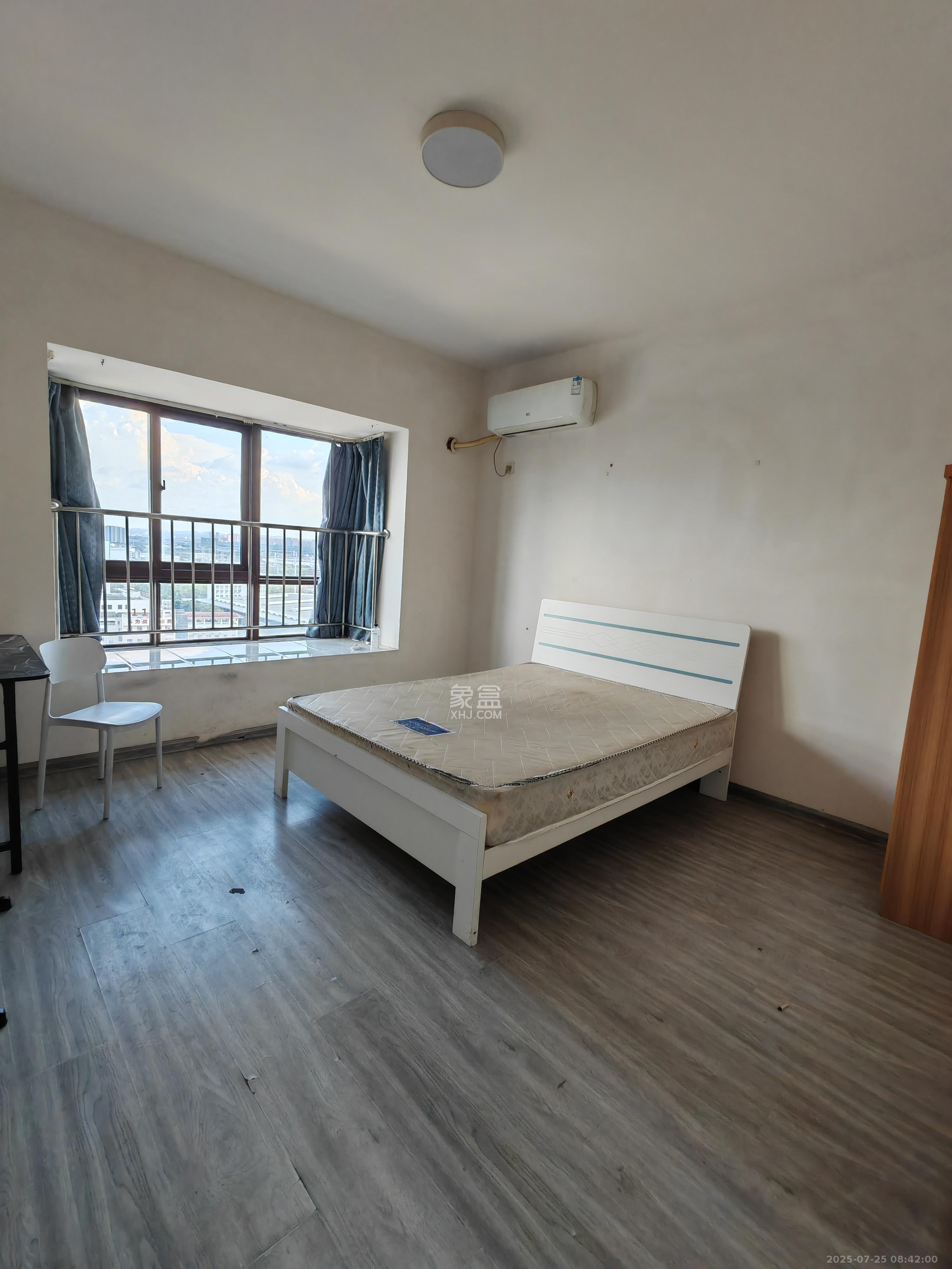 东方美地 4室2厅2卫 3600.0元/月 东方美地 4室2厅2卫 3600.0元/月室内图