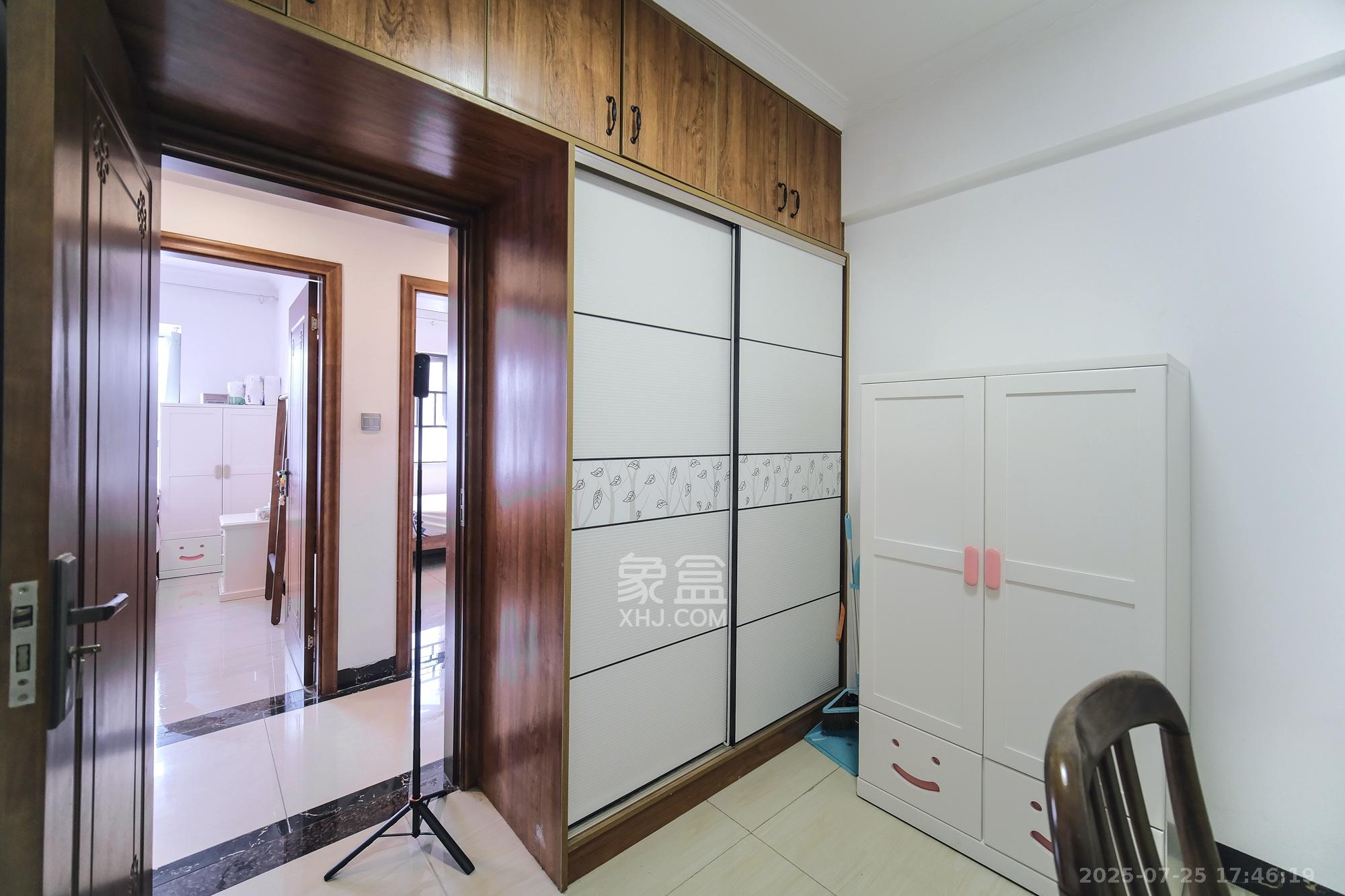 山水湾 1室2厅1卫 67.8万 山水湾 1室2厅1卫 67.8万卧室