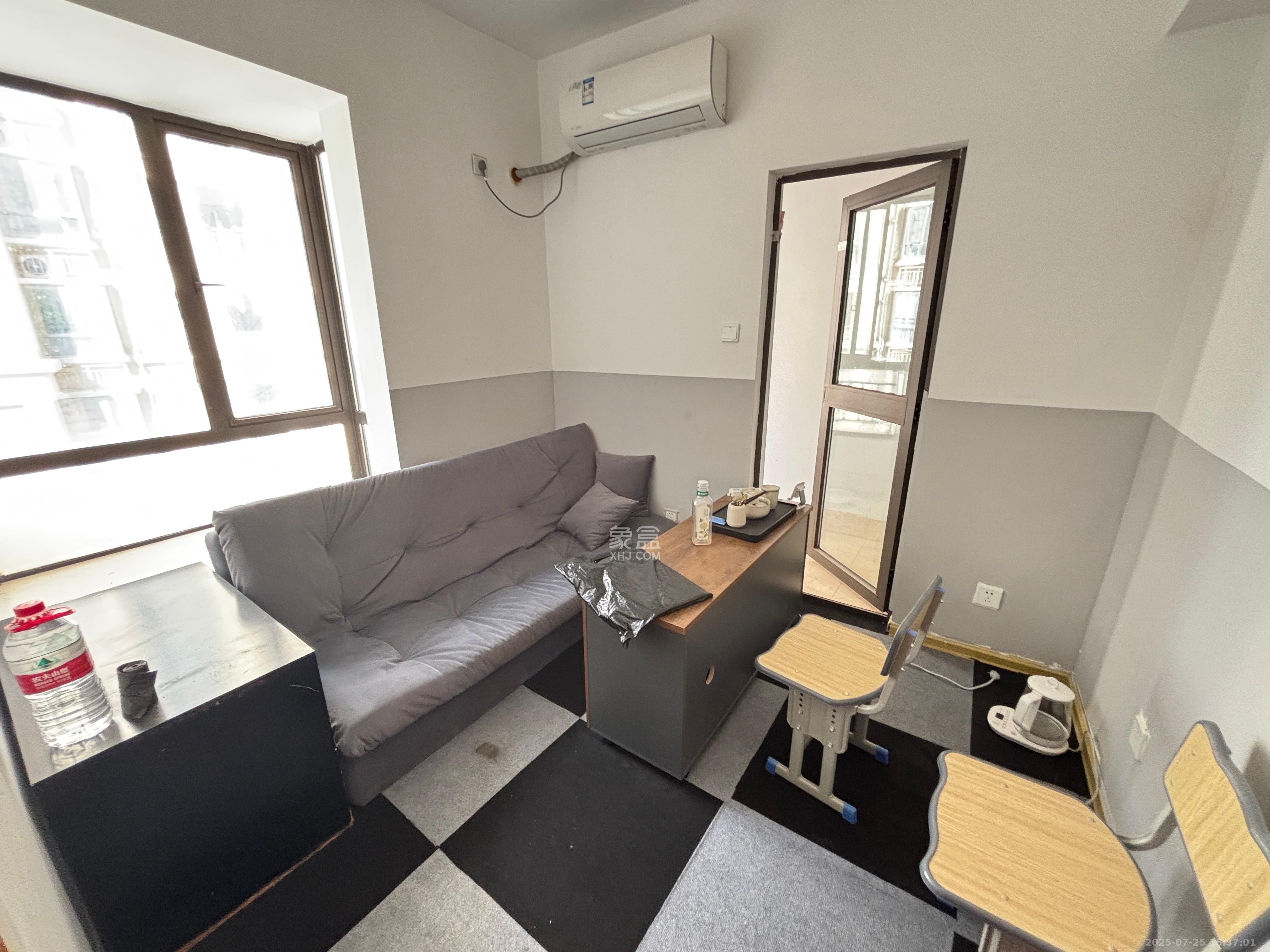 钱隆樽品(一、二、三期) 1室1厅1卫 2000.0元/月 钱隆樽品(一、二、三期) 1室1厅1卫 2000.0元/月室内图