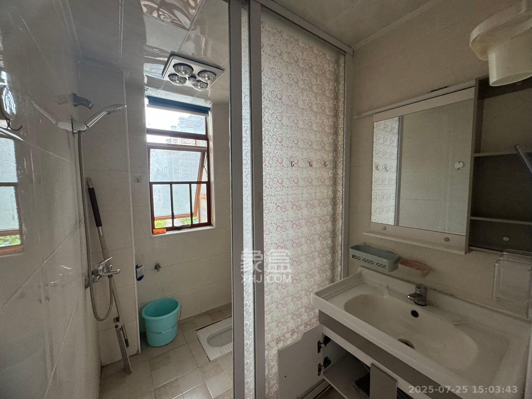 万里时代 1室2厅1卫 2500.0元/月 万里时代 1室2厅1卫 2500.0元/月室内图