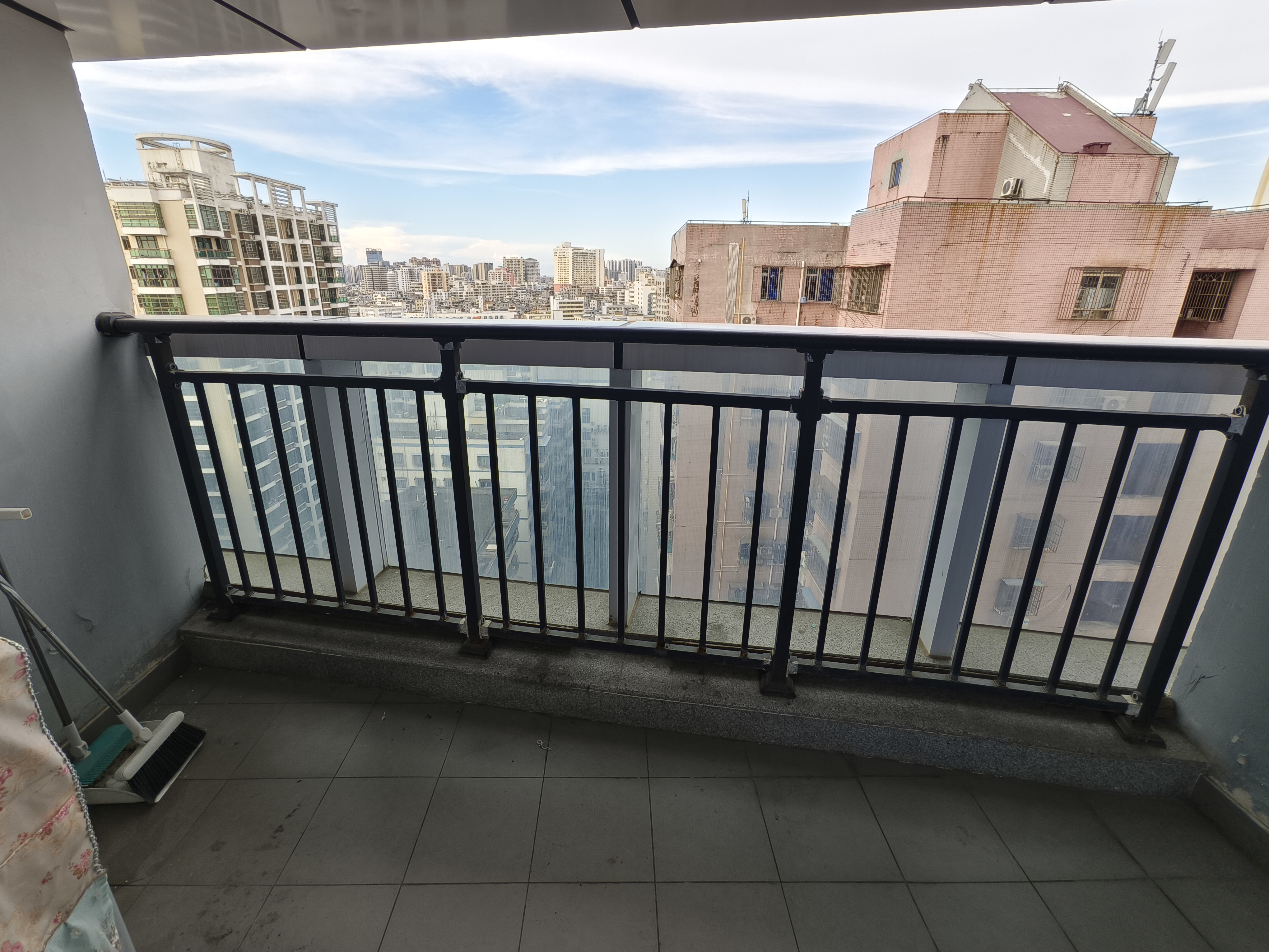 望海国际广场 1室1厅1卫 59.0万 望海国际广场 1室1厅1卫 59.0万客厅