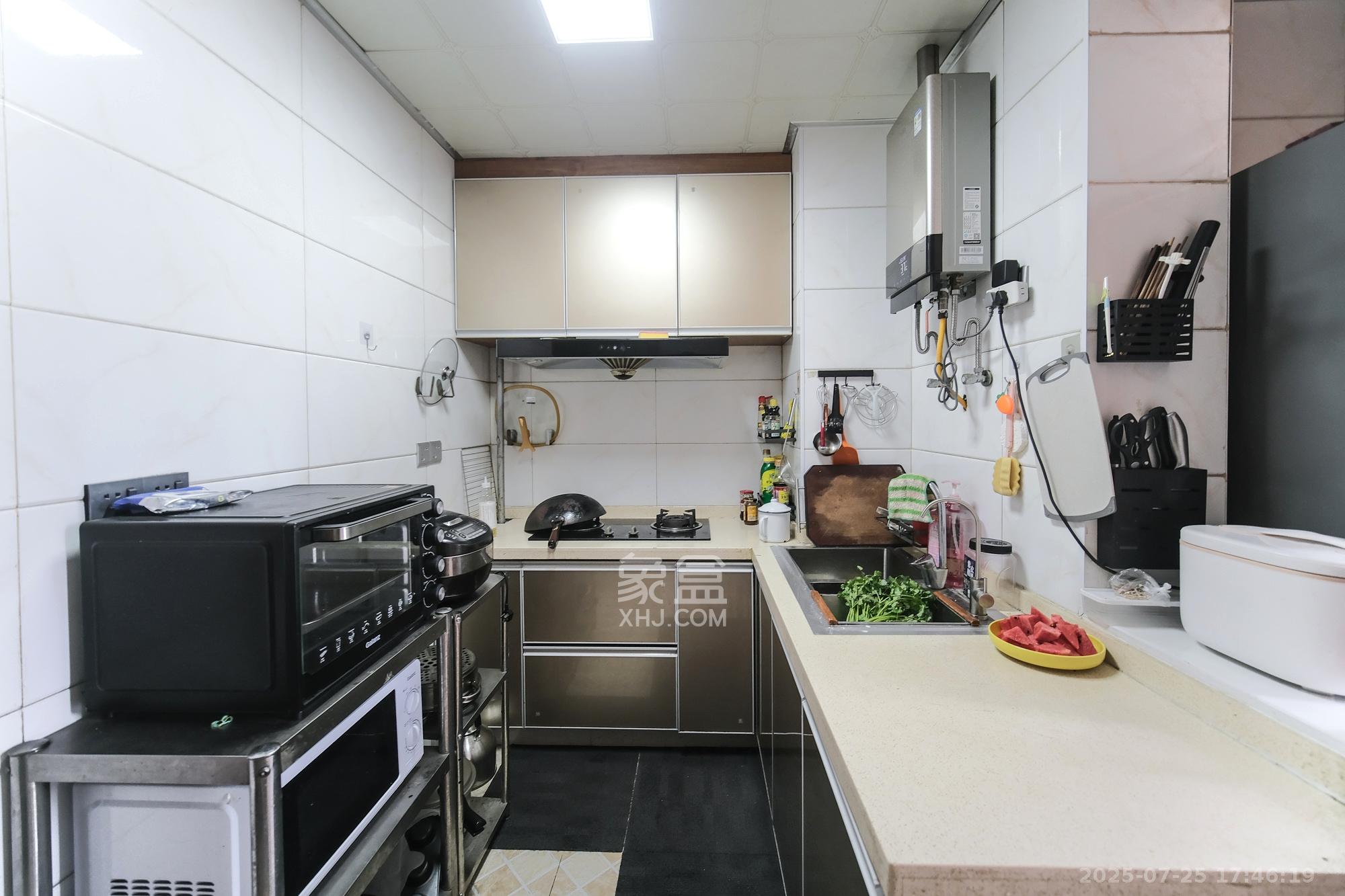 山水湾  1室2厅1卫    67.8万厨房