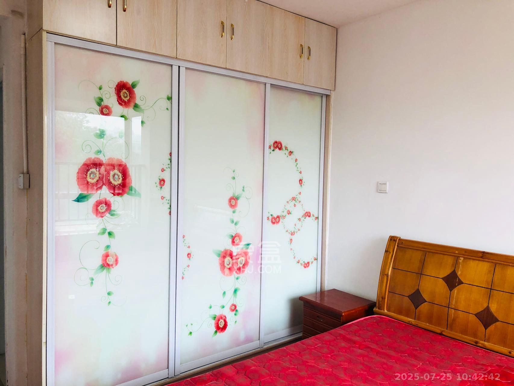 中建芙蓉嘉苑  3室2厅2卫    2000.0元/月室内图