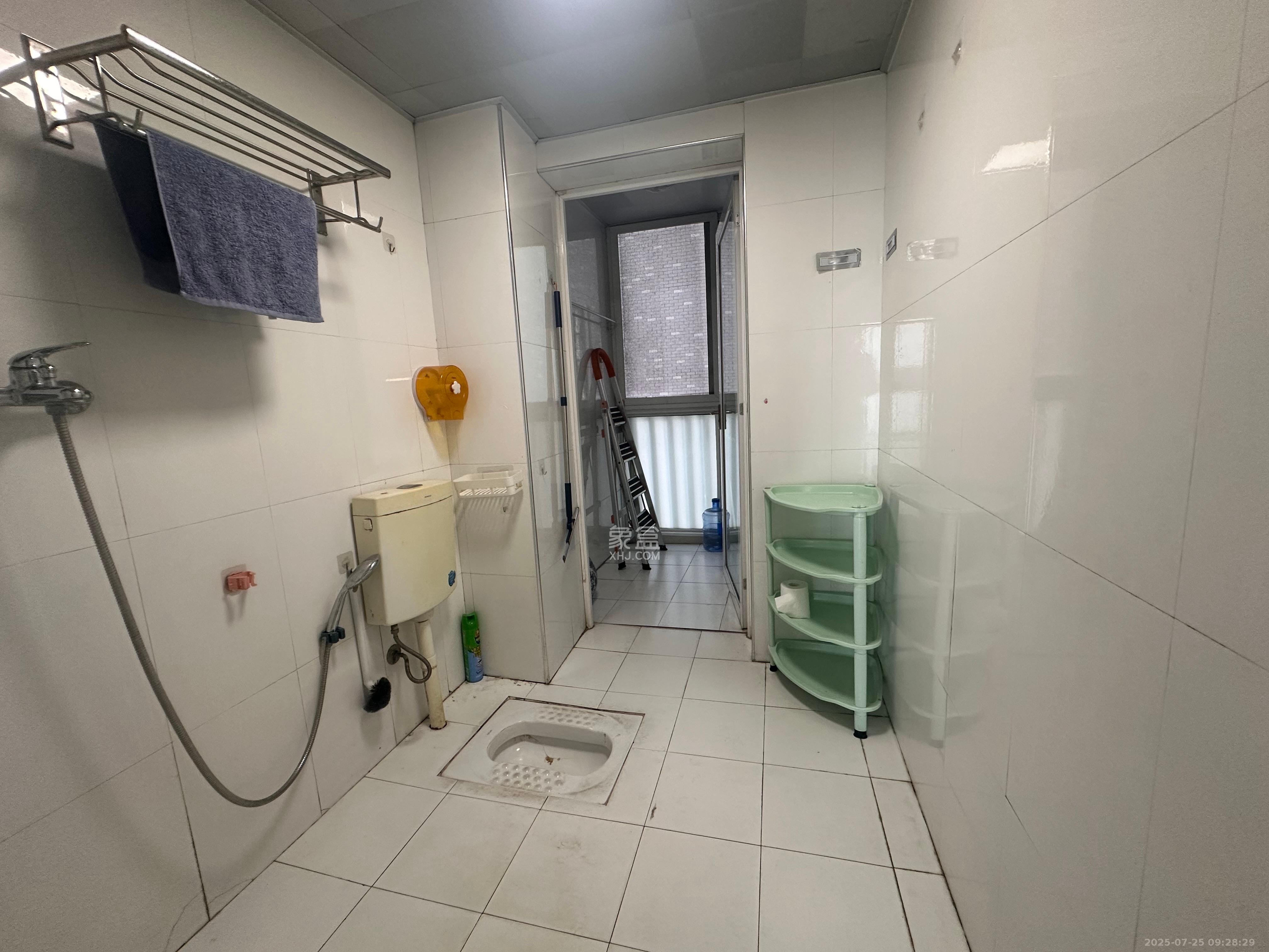 嘉盛华庭(一期、二期、三期) 4室2厅2卫 3300.0元/月 嘉盛华庭(一期、二期、三期) 4室2厅2卫 3300.0元/月室内图