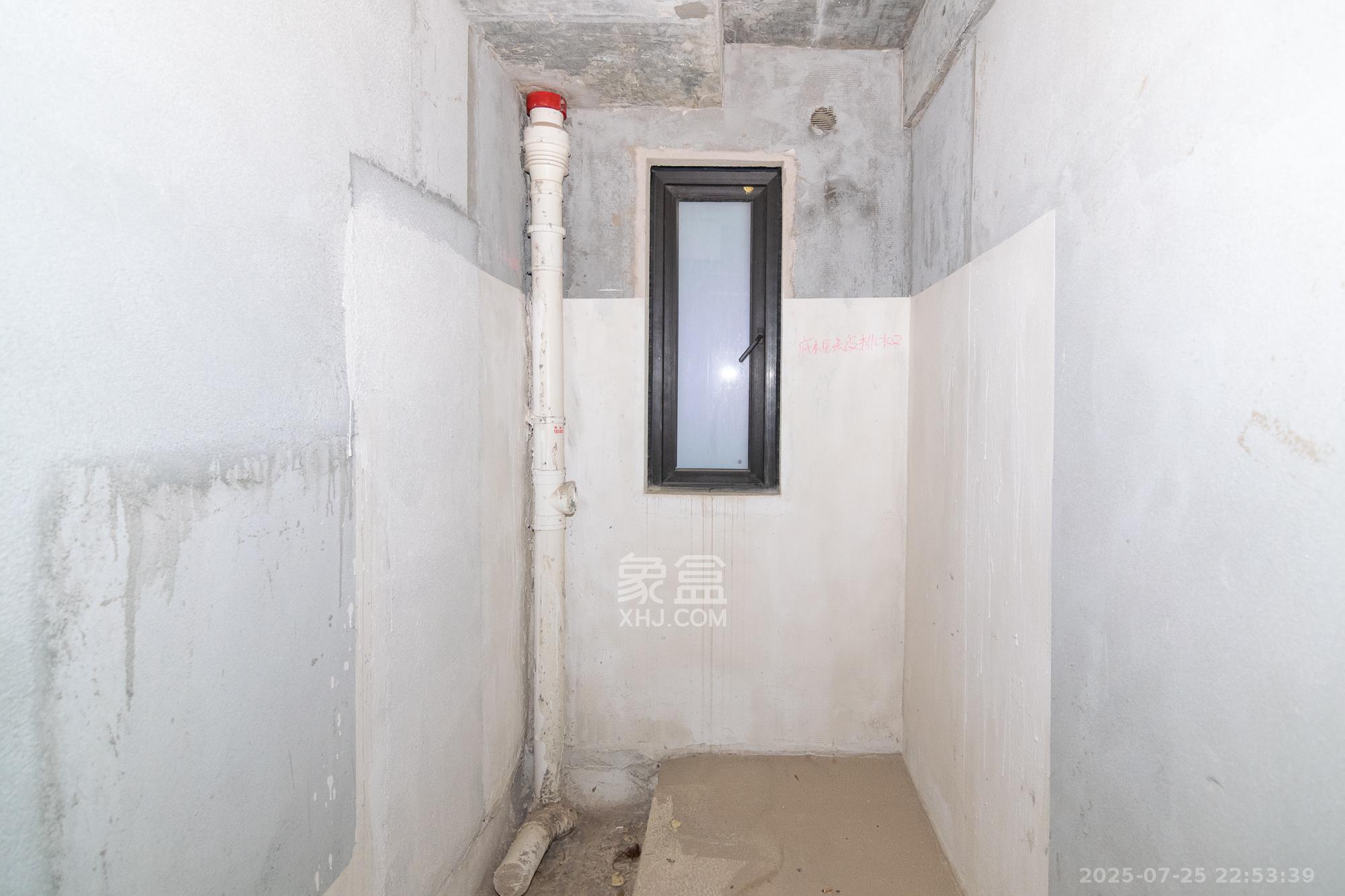 金辉优步学府 3室2厅2卫 65.0万 金辉优步学府 3室2厅2卫 65.0万卫生间