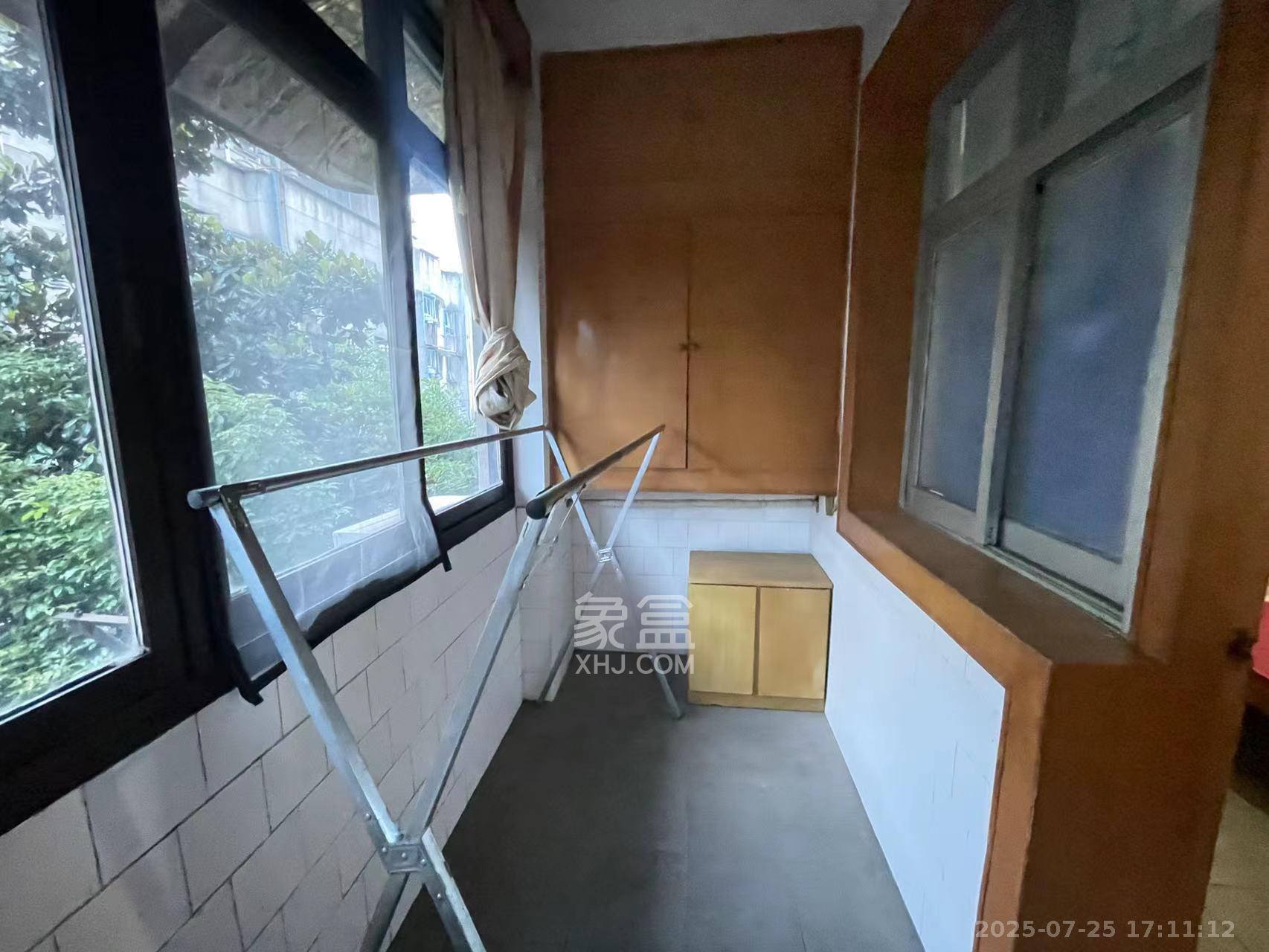 化油器厂宿舍  2室1厅1卫    1800.0元/月室内图