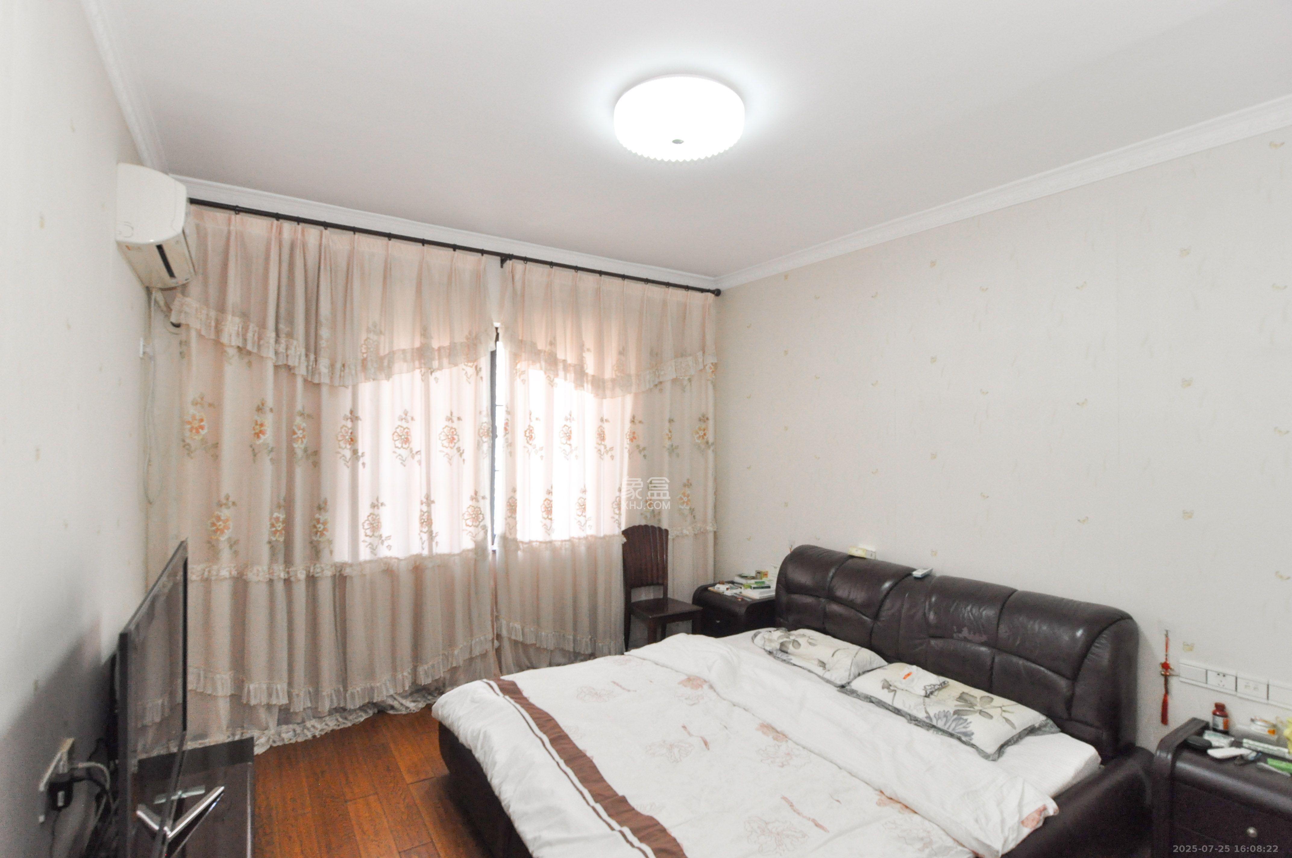 沁园春御院  3室2厅2卫    3500.0元/月室内图