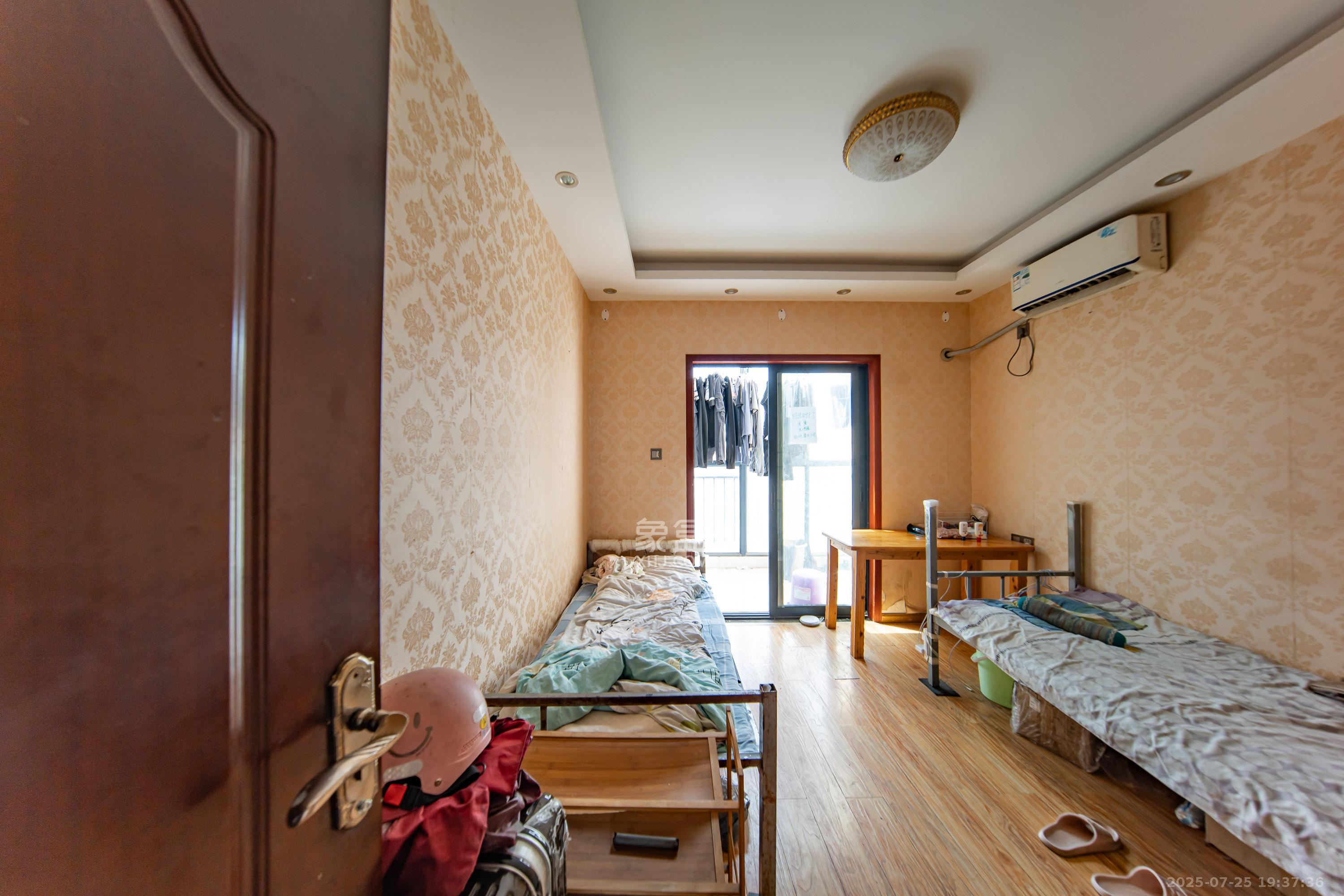 中建麓山和苑  5室2厅2卫    78.0万 中建麓山和苑  5室2厅2卫    78.0万卧室