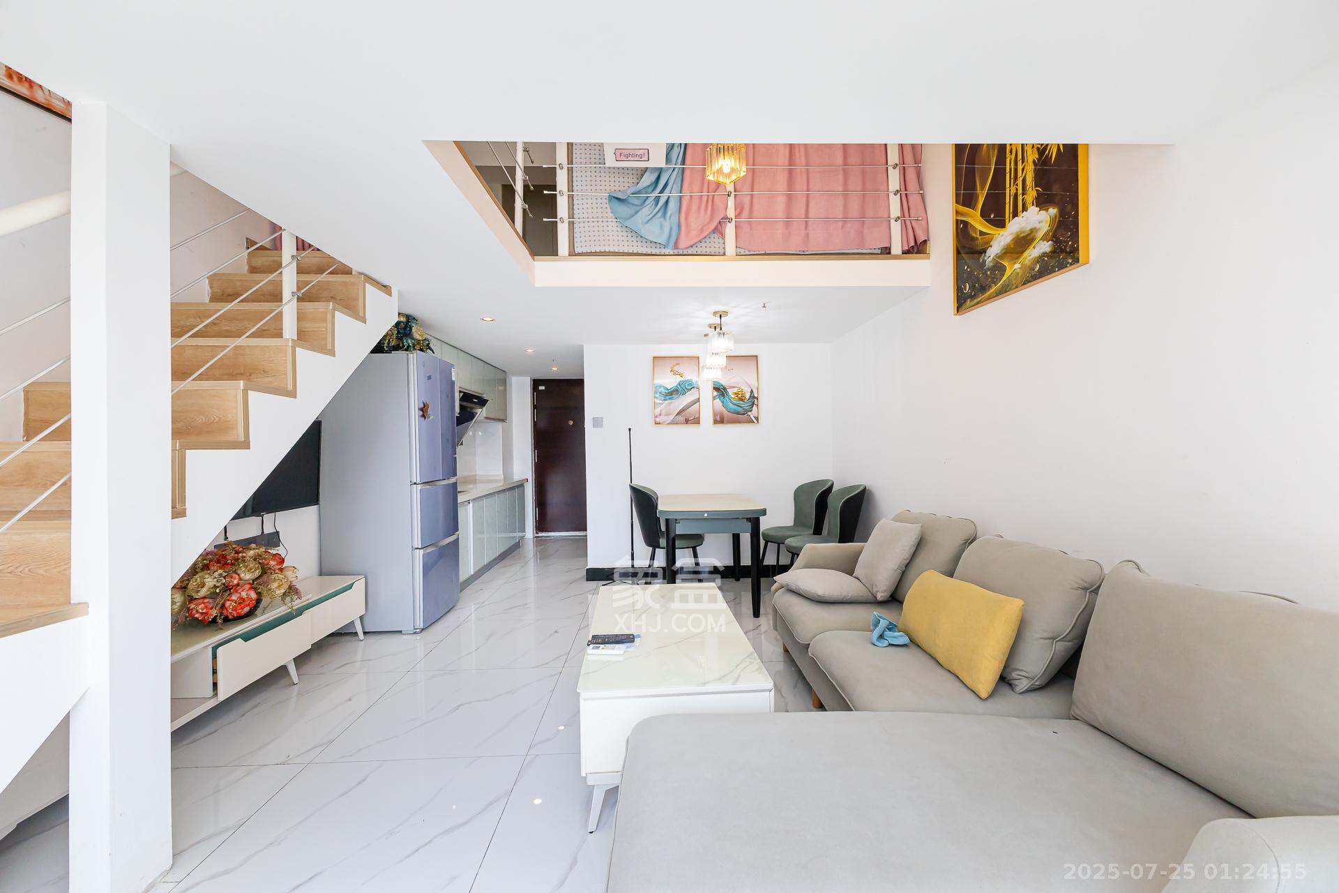 润和滨江府 2室2厅1卫 32.0万 润和滨江府 2室2厅1卫 32.0万客厅