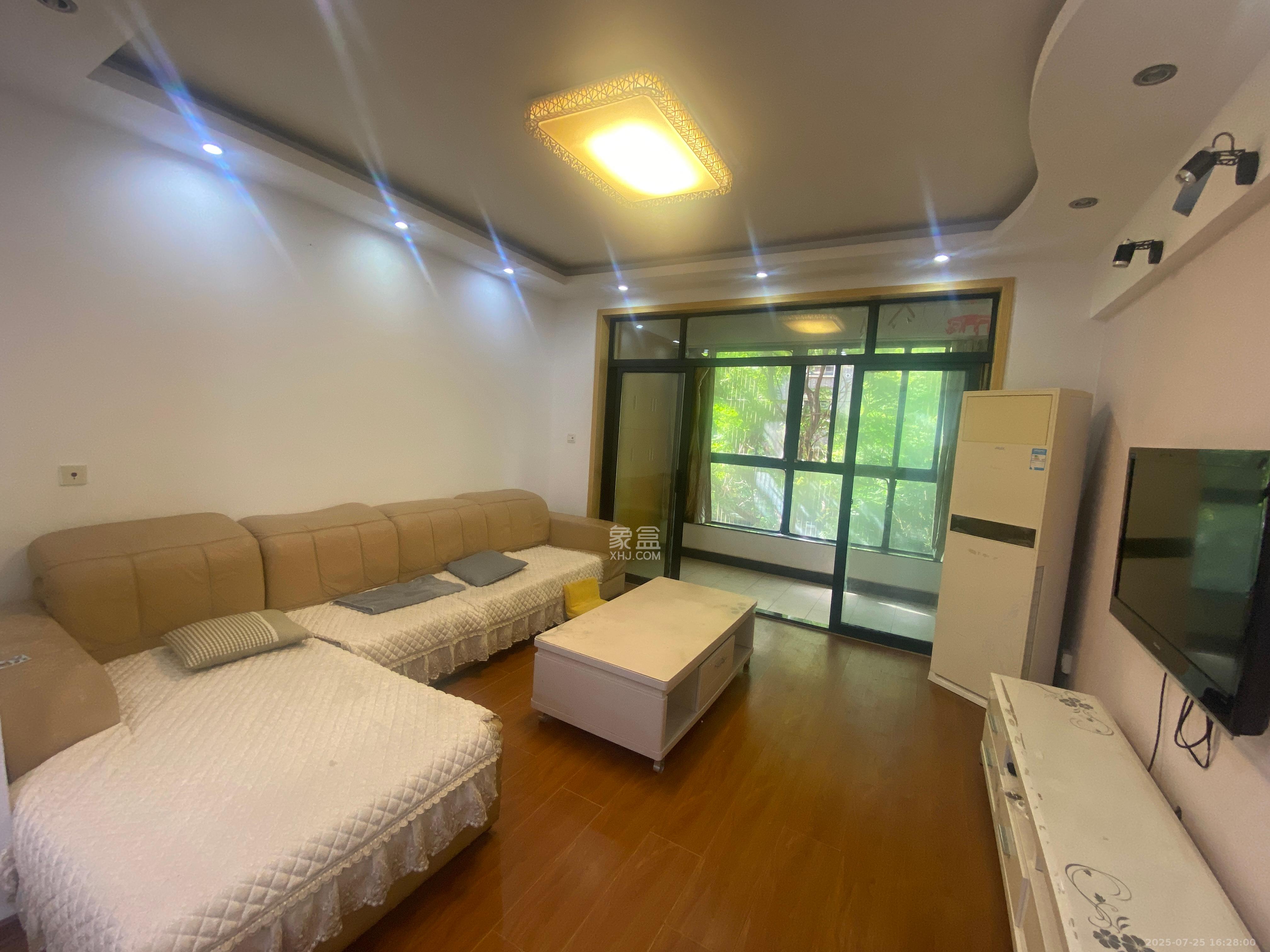 东方名苑臻嘉园  2室2厅1卫    1600.0元/月 东方名苑臻嘉园  2室2厅1卫    1600.0元/月室内图