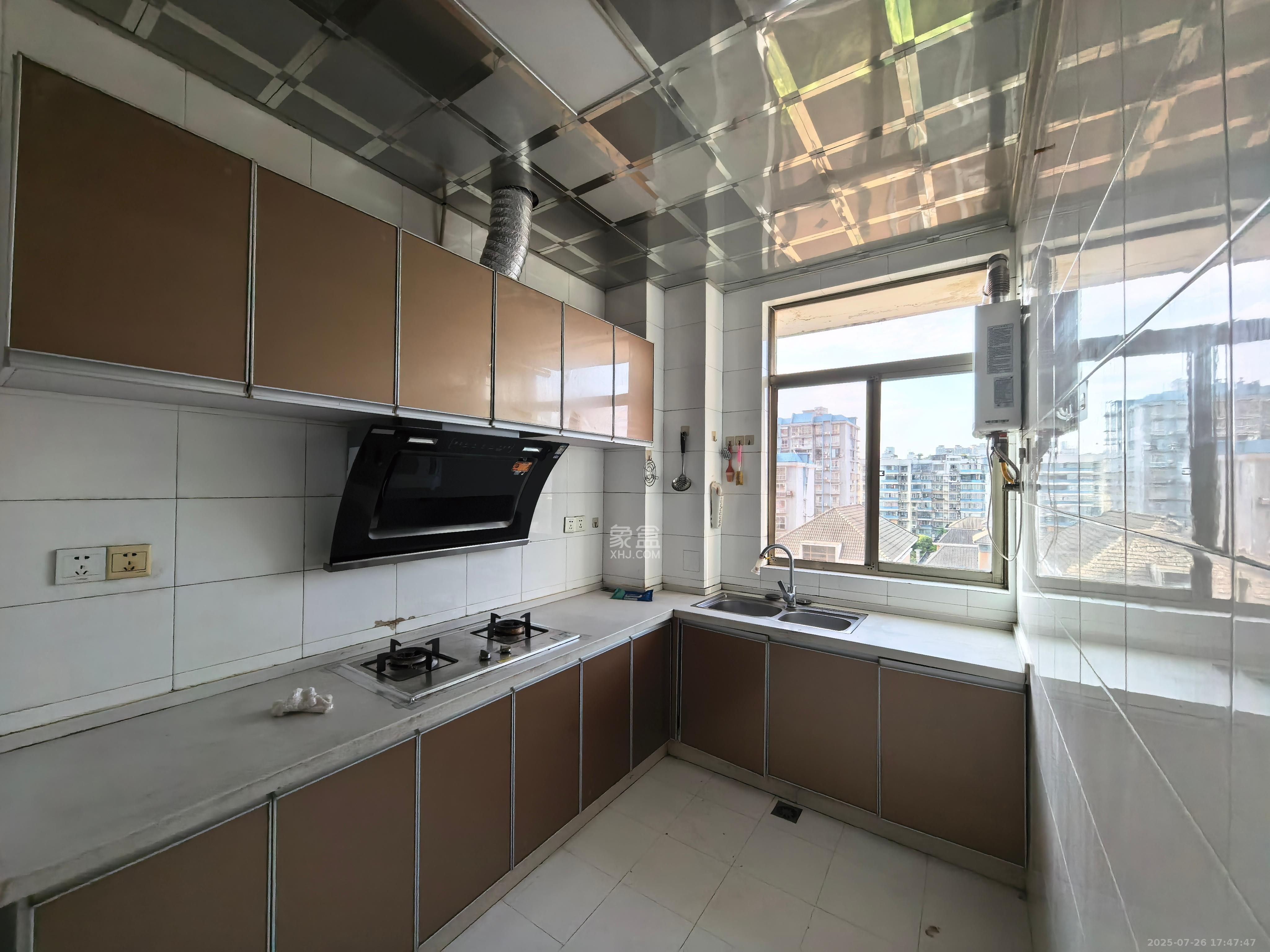 向阳湖安置小区 3室2厅2卫 2900.0元/月 向阳湖安置小区 3室2厅2卫 2900.0元/月室内图